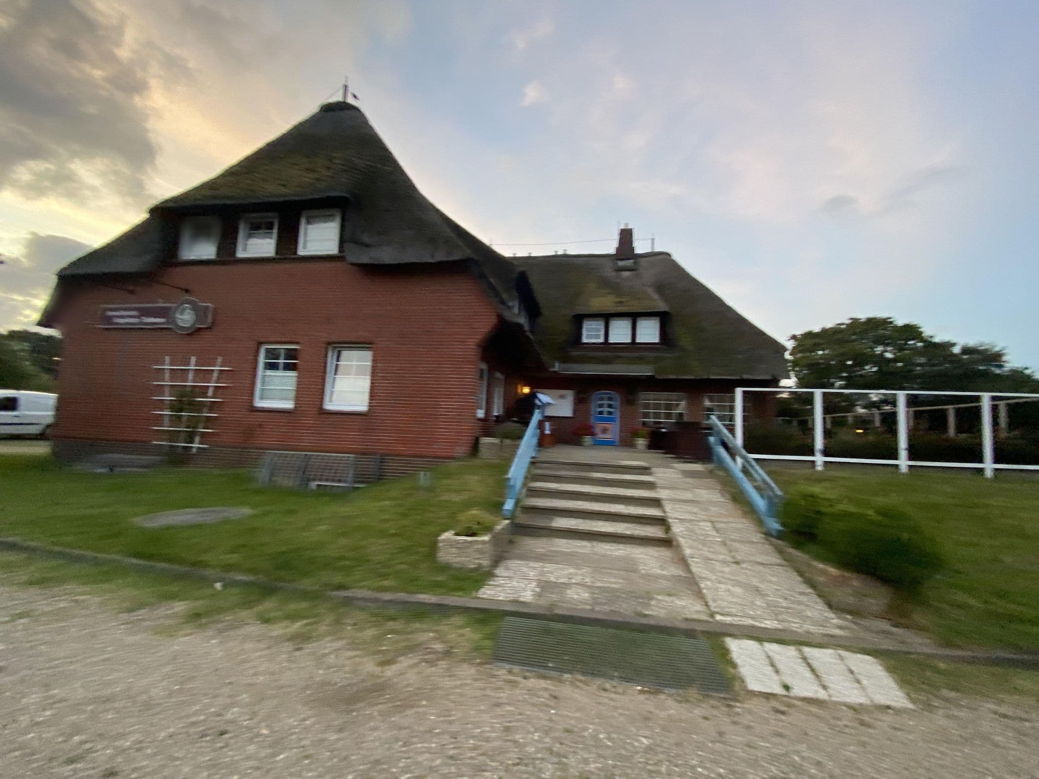 Street view near Inselhotel Steenodde GmbH, Wyk auf Föhr — © eserte (CC BY-SA · Mapillary)