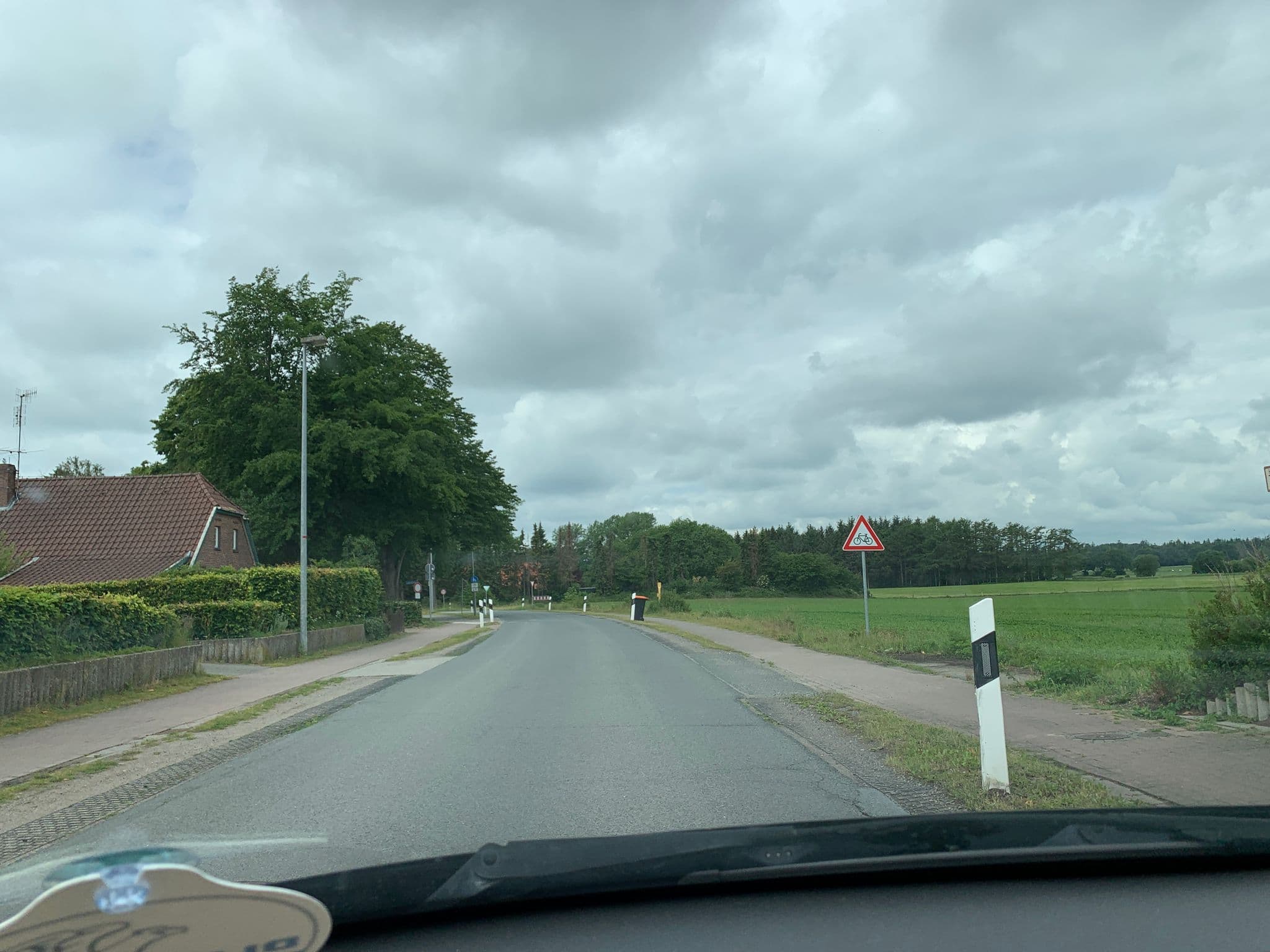 Street view near Waldschloesschen Muehlenteich, Varel — © deleted_user (CC BY-SA · Mapillary)