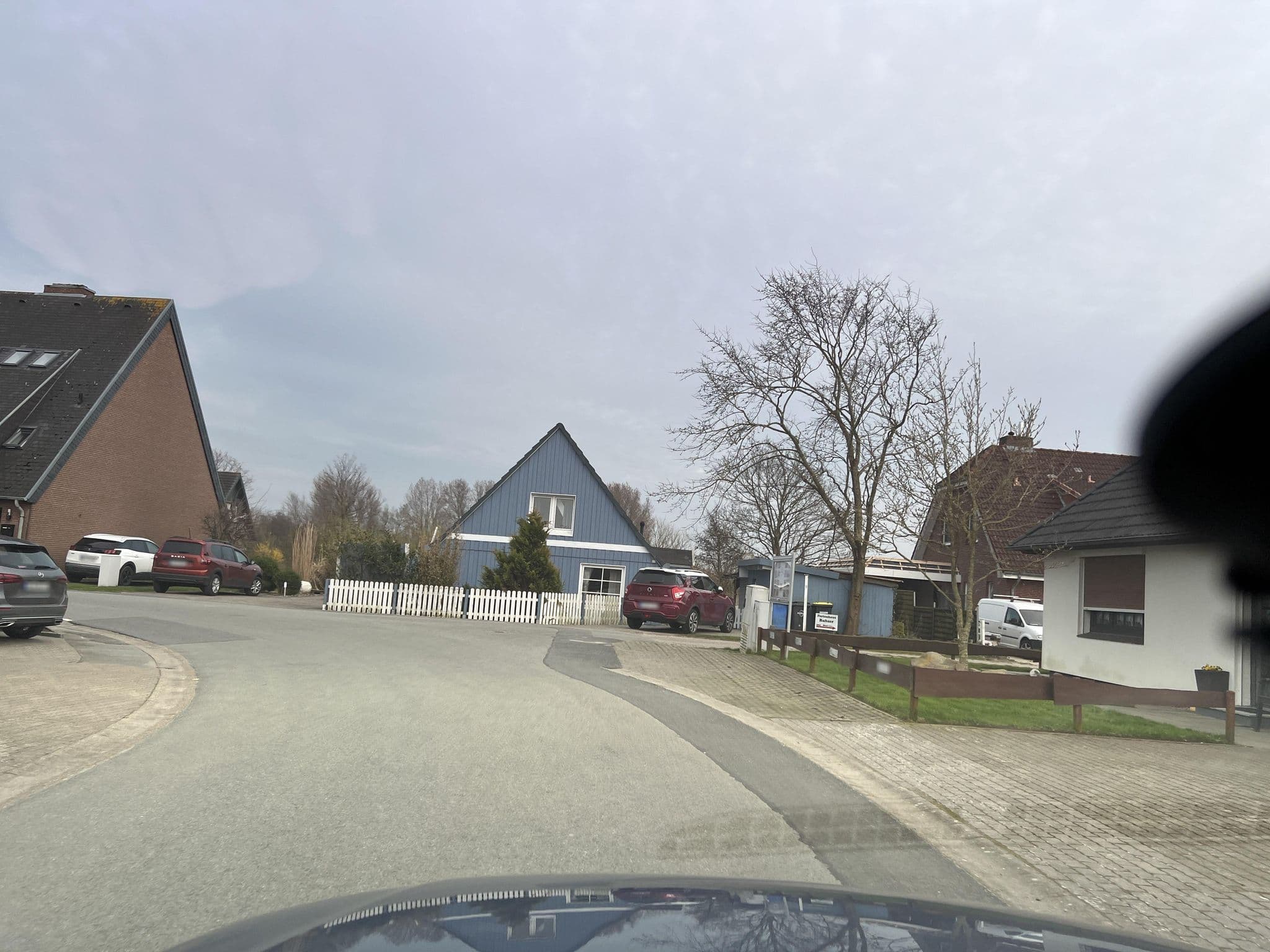 Street view near Ferienhaus Hallig Hooge, Büsum — © robffm (CC BY-SA · Mapillary)