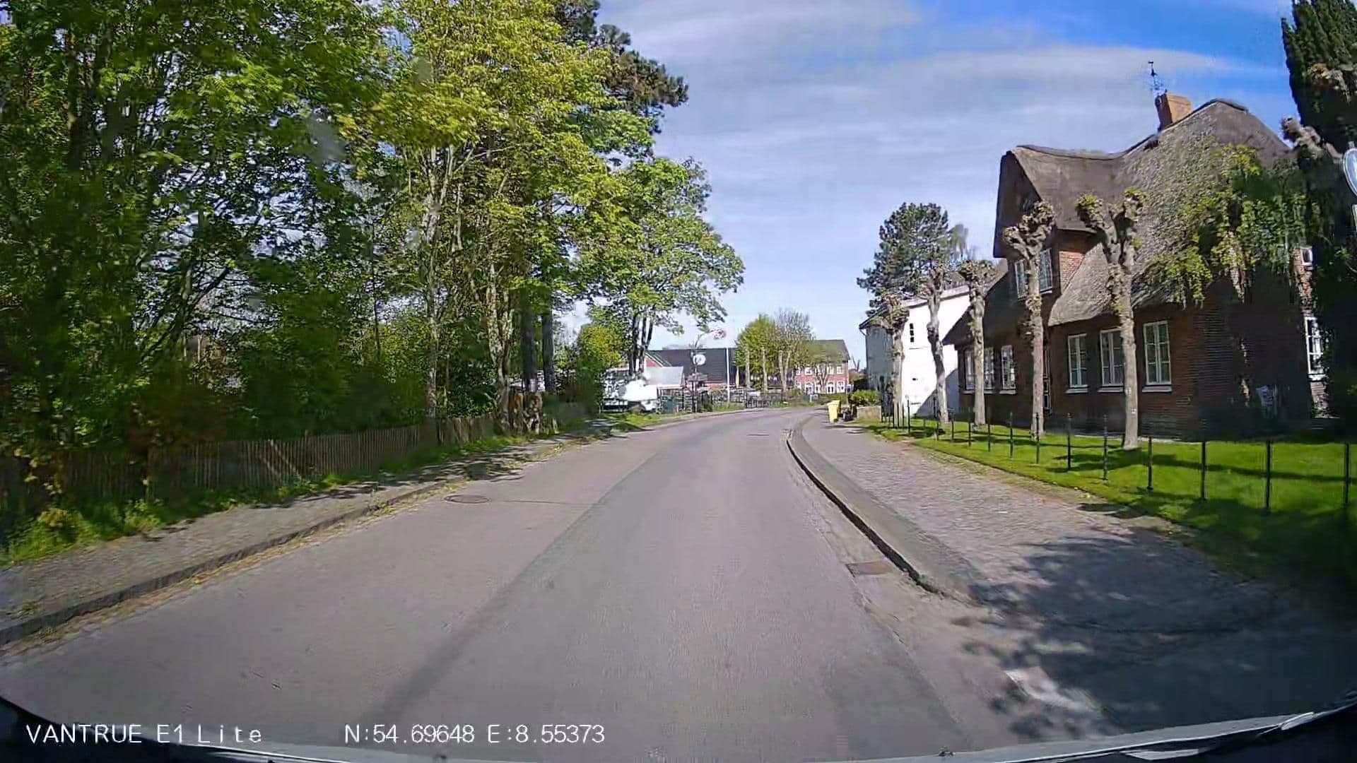 Street view near Föhr All Time, Wyk auf Föhr — © Hightower- (CC BY-SA · Mapillary)