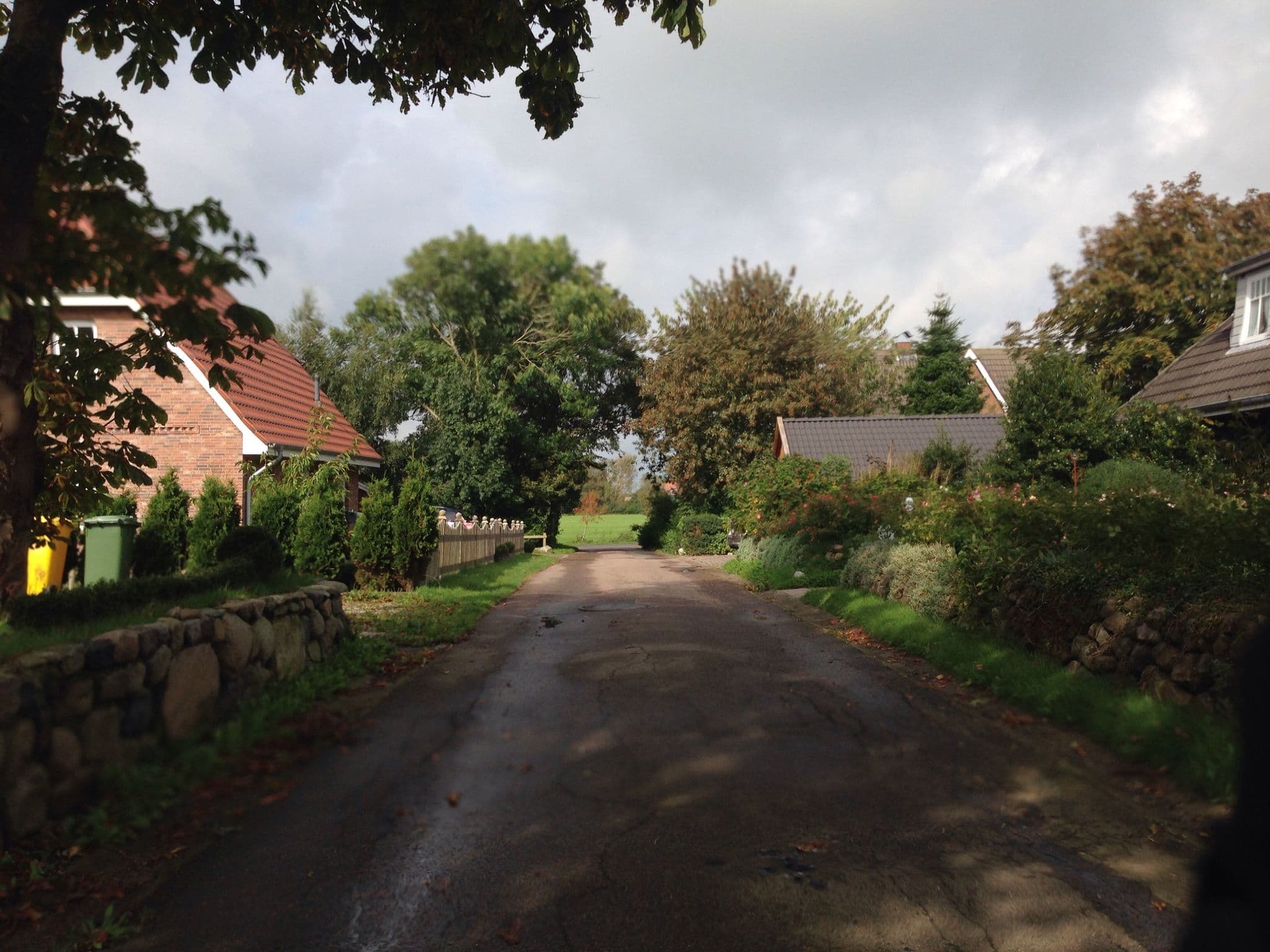 Street view near Hansen Reinhard und Astrid Ferienwohnungsvermietung, Wyk auf Föhr — © mjay (CC BY-SA · Mapillary)