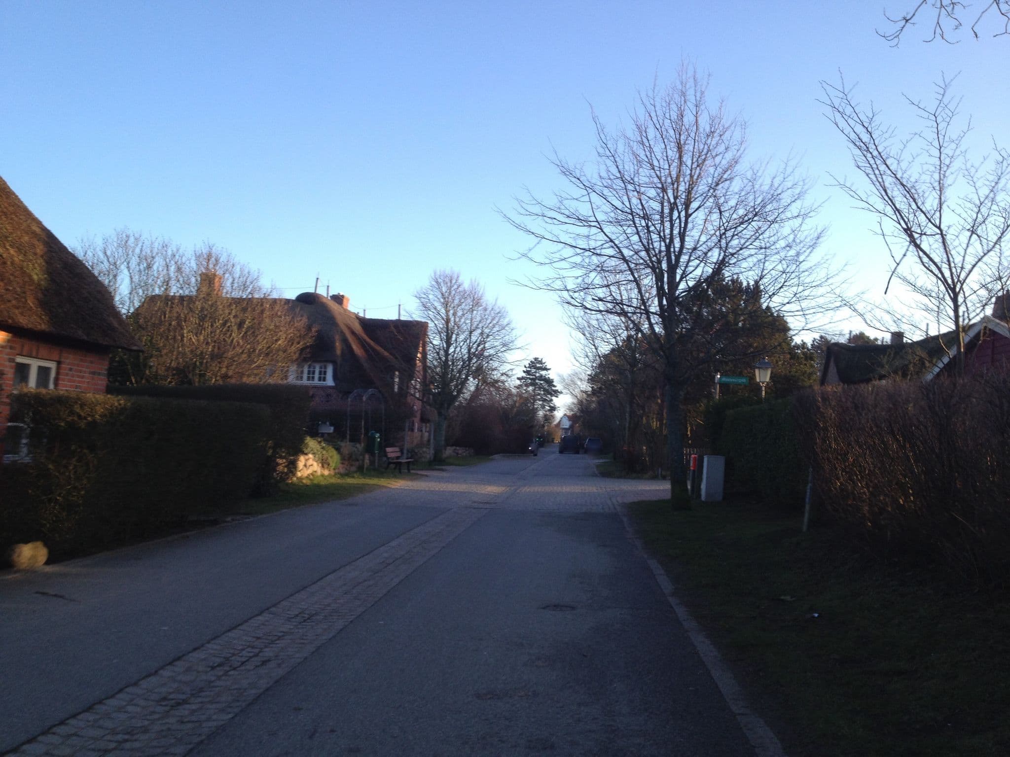 Street view near Oomes Hüs der Klaus Möller-Stiftung, Wyk auf Föhr — © dmho (CC BY-SA · Mapillary)