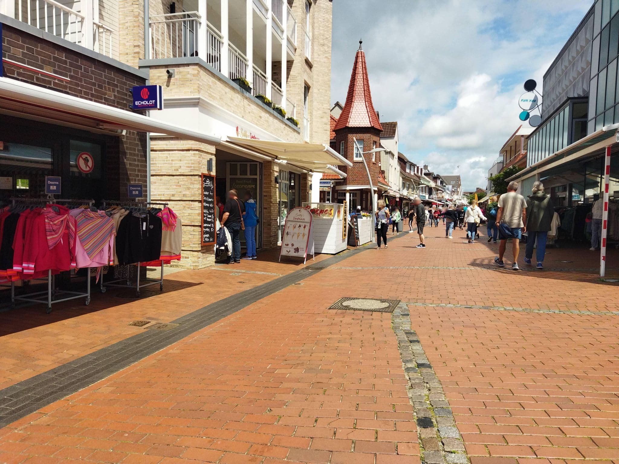 Street view near Apartmenthäuser Alter Hafenblick / Amrumbank, Büsum — © changchun1 (CC BY-SA · Mapillary)