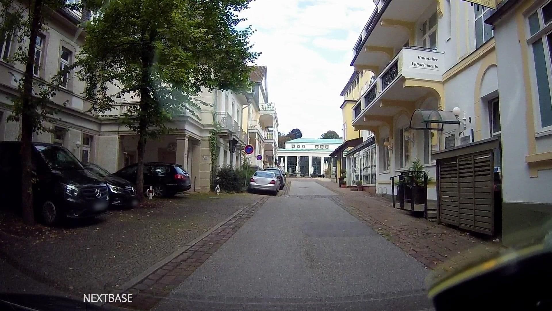 Street view near Hauptallee-Appartments, Bad Pyrmont — © derlipper (CC BY-SA · Mapillary)