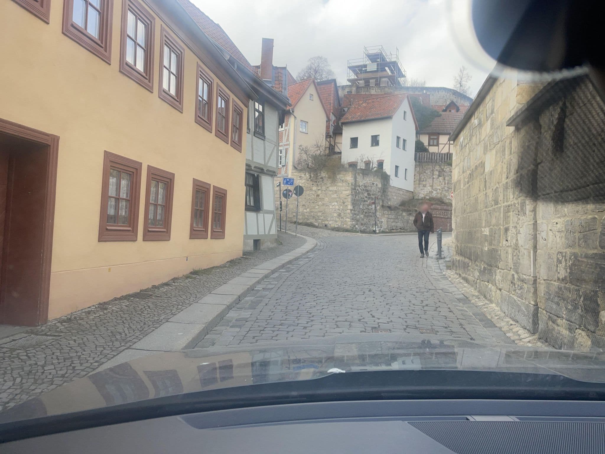 Street view near Hotel "Im Propstei Vorwerk", Quedlinburg — © surveyor99 (CC BY-SA · Mapillary)