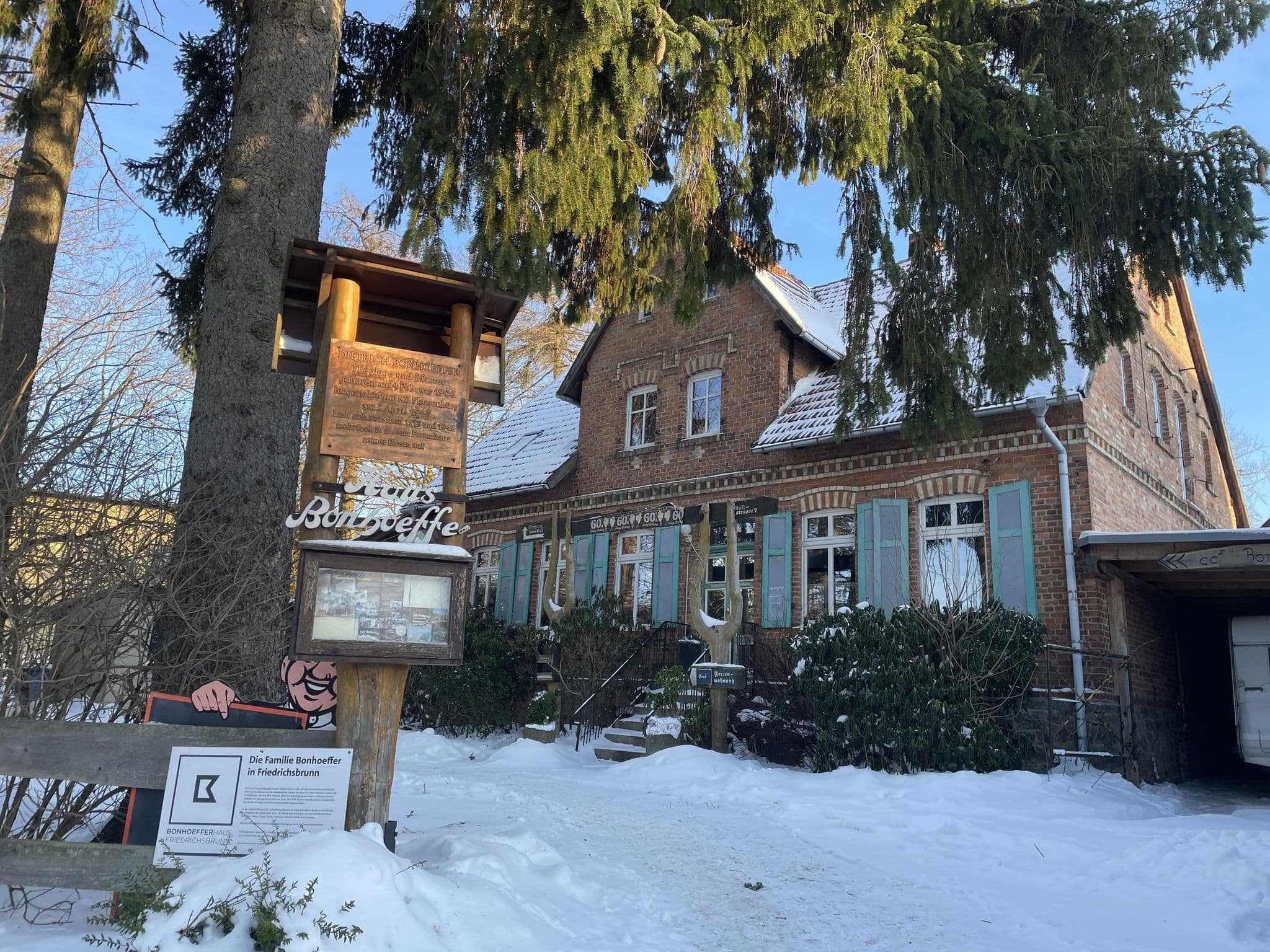 Street view near Bonhoeffer Haus, Friedrichsbrunn — © surveyor99 (CC BY-SA · Mapillary)