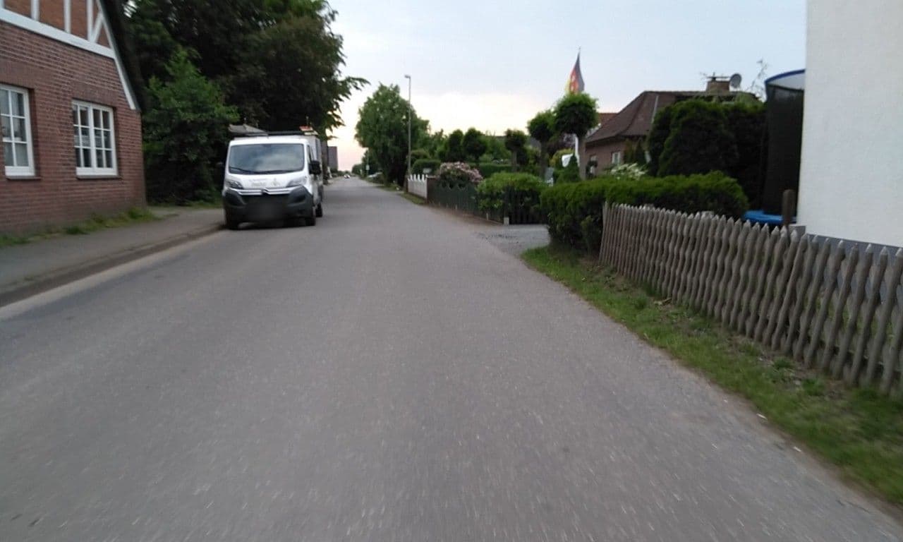 Street view near Gästezimmer Familie Ellerbrock, Jork — © calmapill (CC BY-SA · Mapillary)