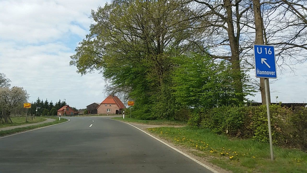 Street view near Röhrshof, Bispingen — © tian (CC BY-SA · Mapillary)