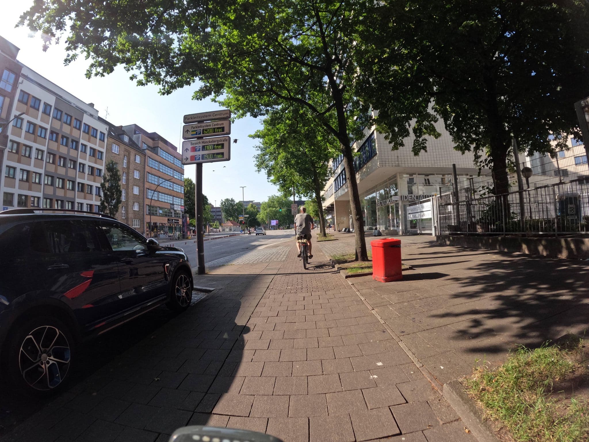 Street view near Hotel Condor GmbH & Co, St. Georg — © mjay (CC BY-SA · Mapillary)