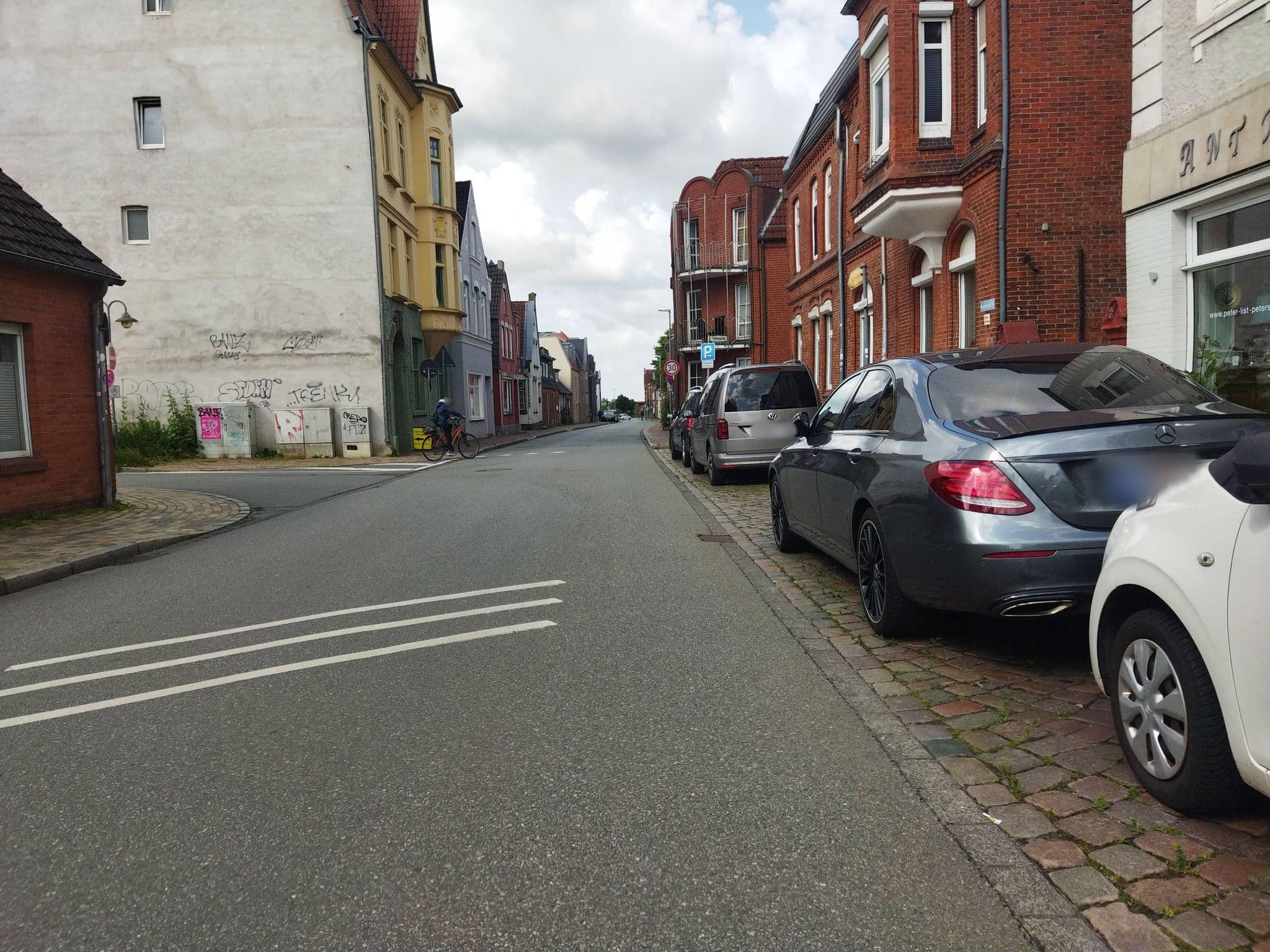 Street view near Ferien an der Nordsee, Husum — © changchun1 (CC BY-SA · Mapillary)