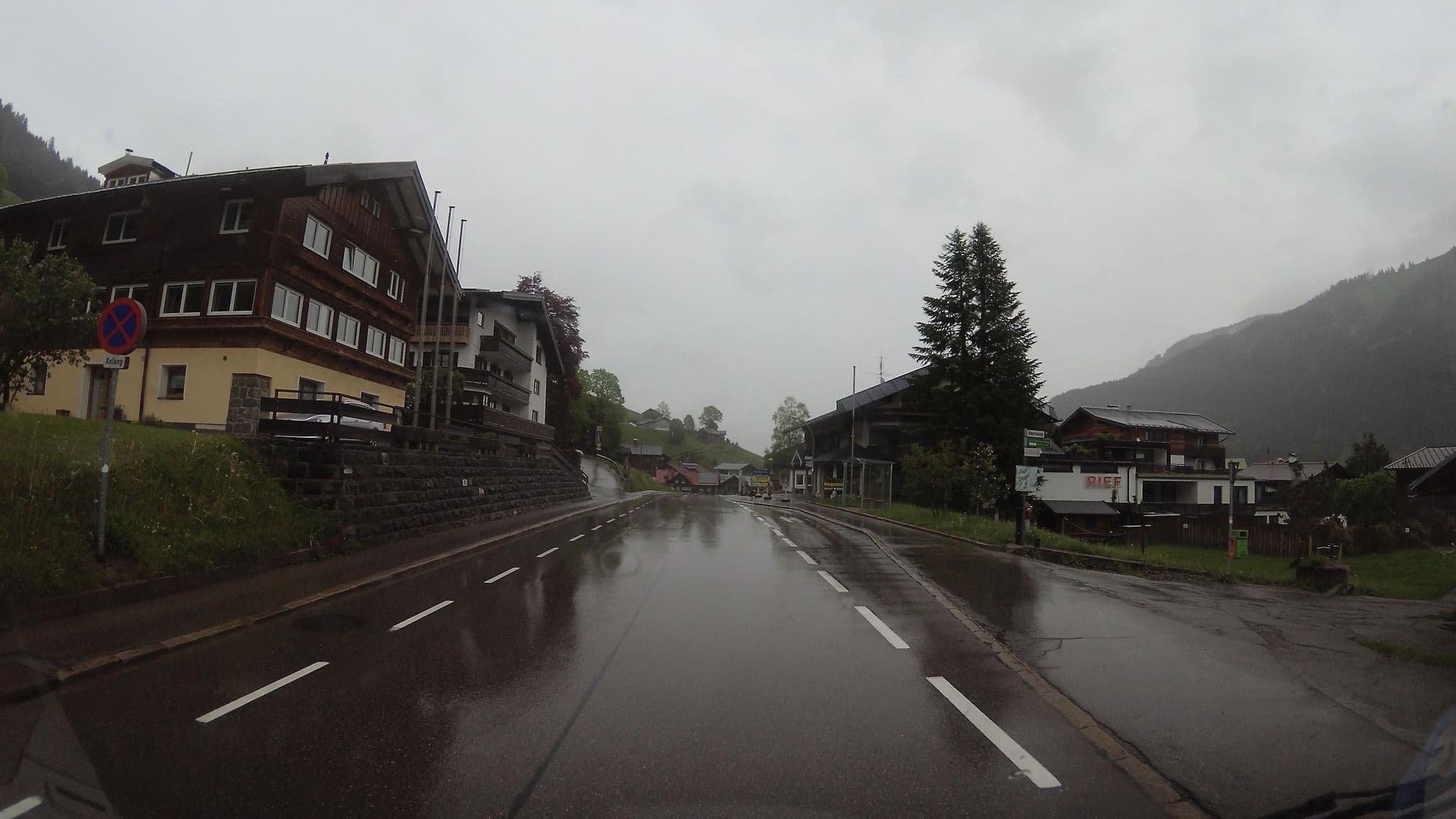 Street view near Almajur, Hirschegg