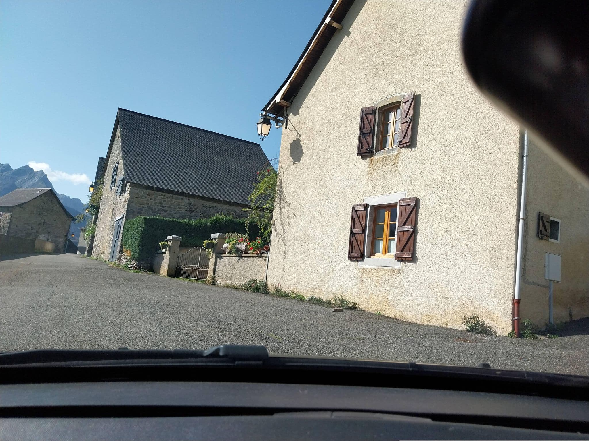 Street view near Chambres d'Hôtes Discazeaux, Laruns — © floetcheto (CC BY-SA · Mapillary)