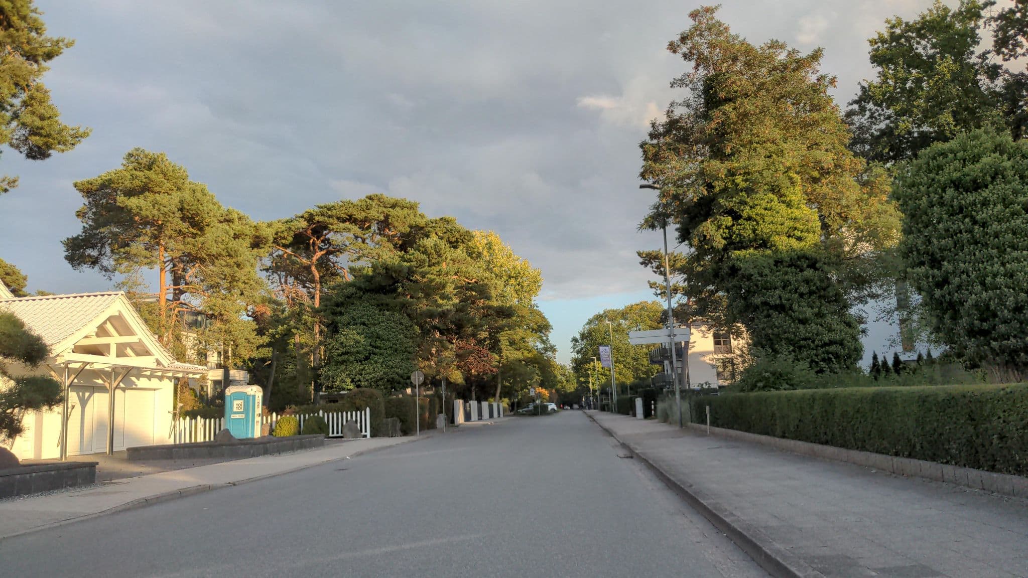 Street view near 50-m-zum-Strand-App-Strandhuepfer-Strandkorb-inklusive, Timmendorfer Strand — © rasmustravemnd (CC BY-SA · Mapillary)
