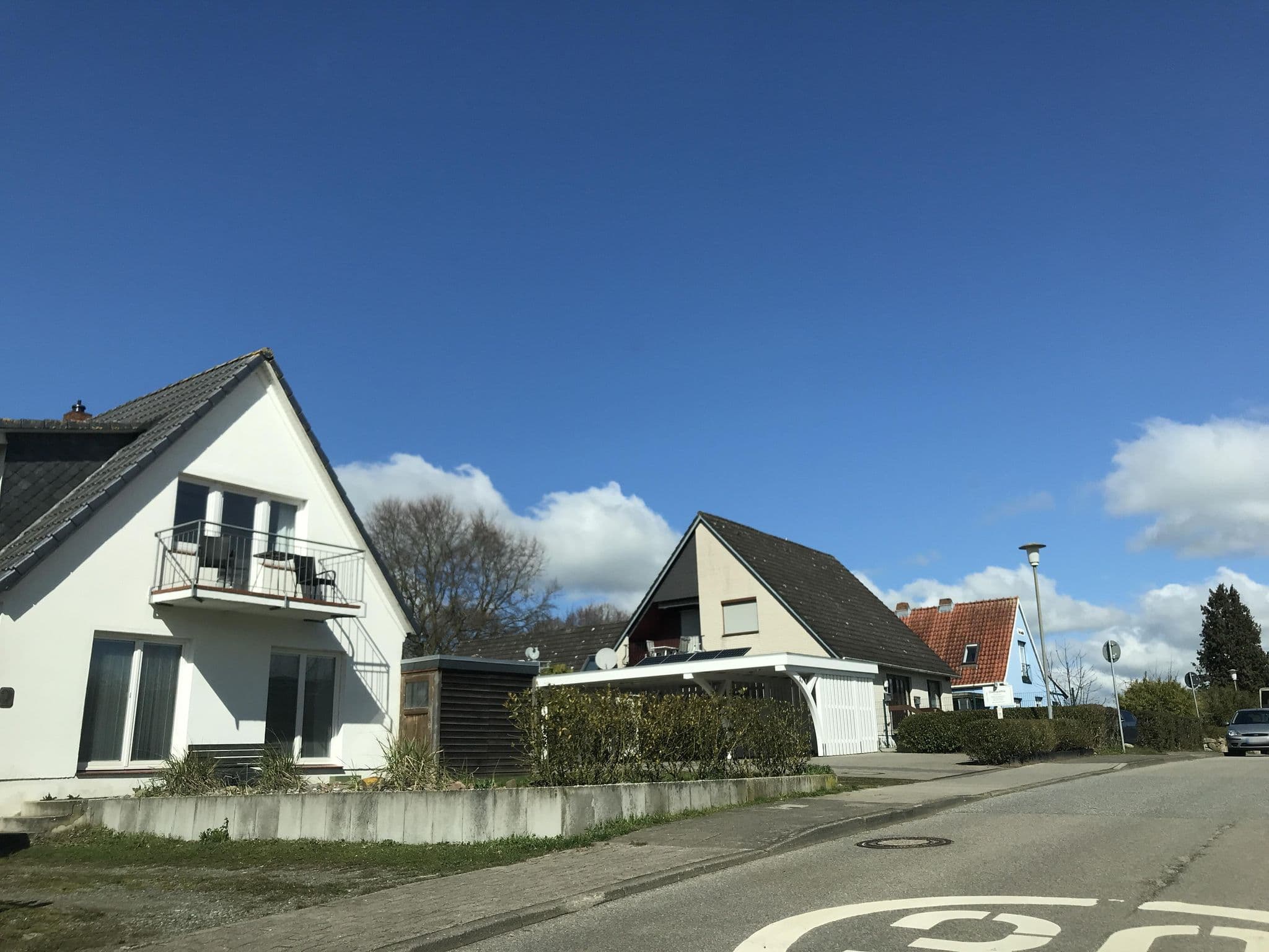 Street view near Pension Heideröschen, Scharbeutz — © juliansaa_ (CC BY-SA · Mapillary)