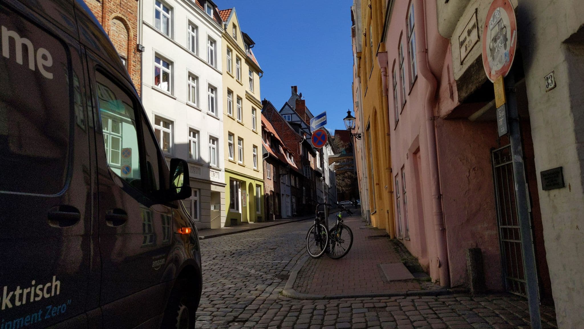 Street view near Feriewohnungen Engelsgrube, Lübeck — © rasmustravemnde (CC BY-SA · Mapillary)