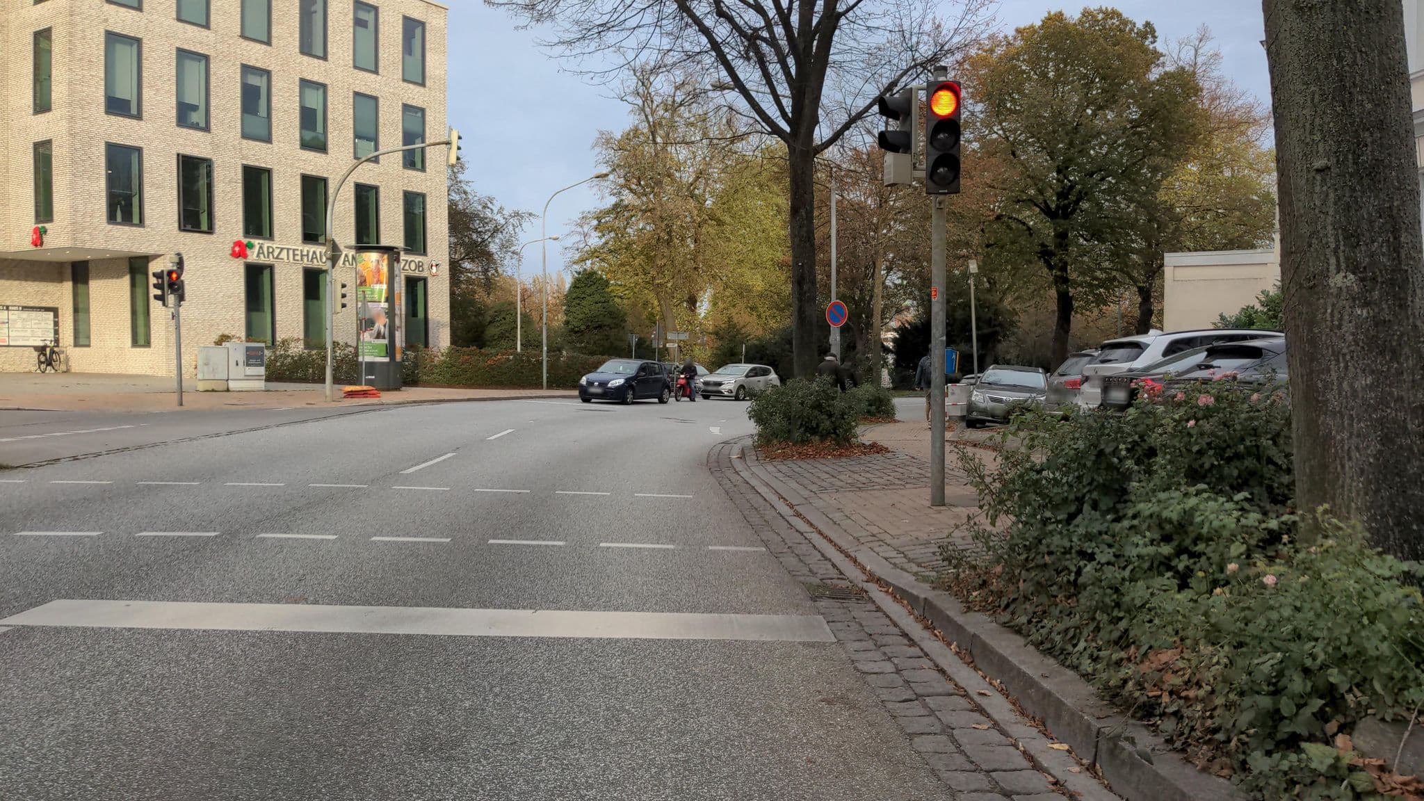 Street view near Hotel Excelsior, Lübeck — © rasmustravemnd (CC BY-SA · Mapillary)