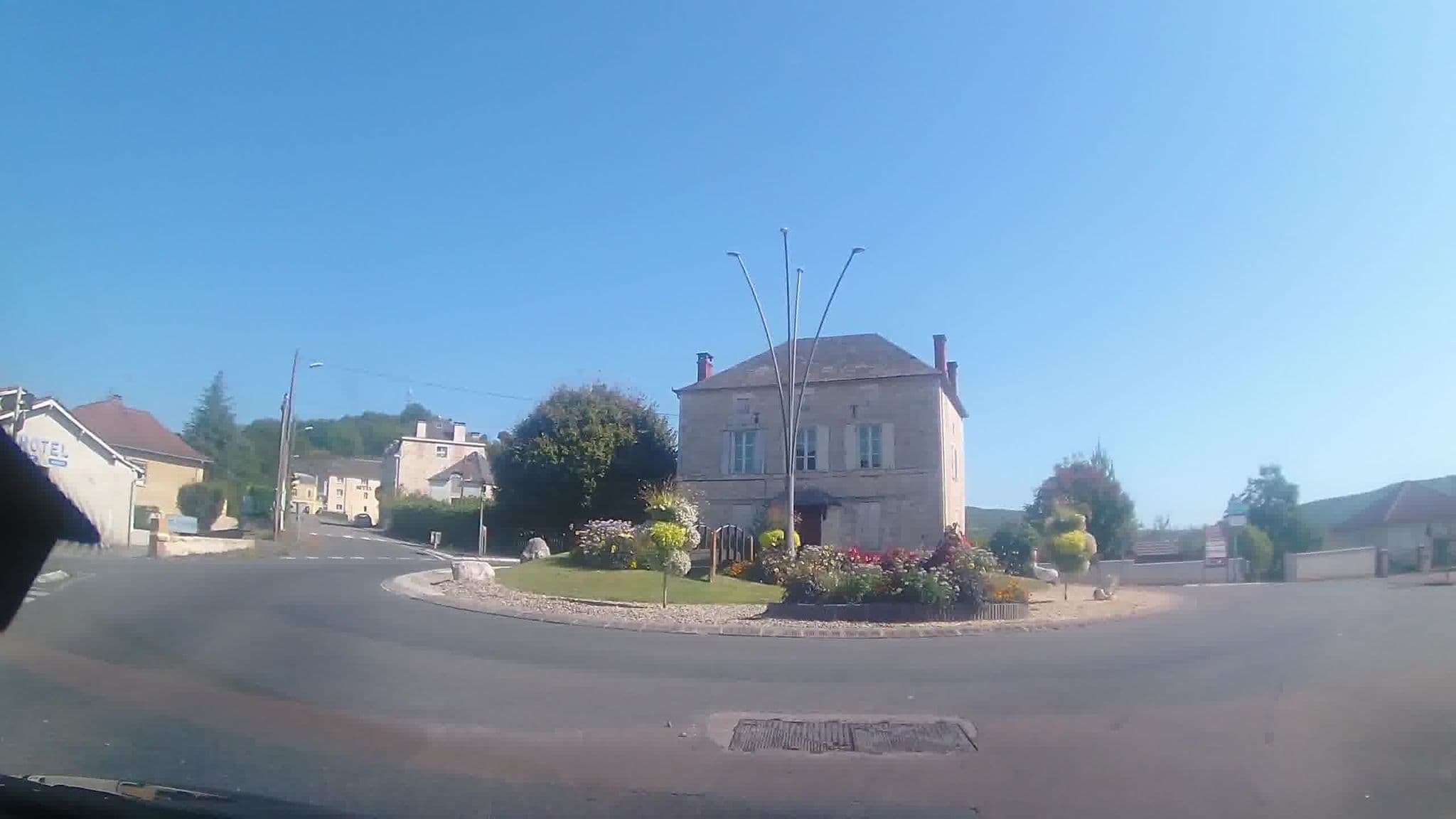 Street view near Le Puy d'Alon, Souillac — © trigpoint (CC BY-SA · Mapillary)