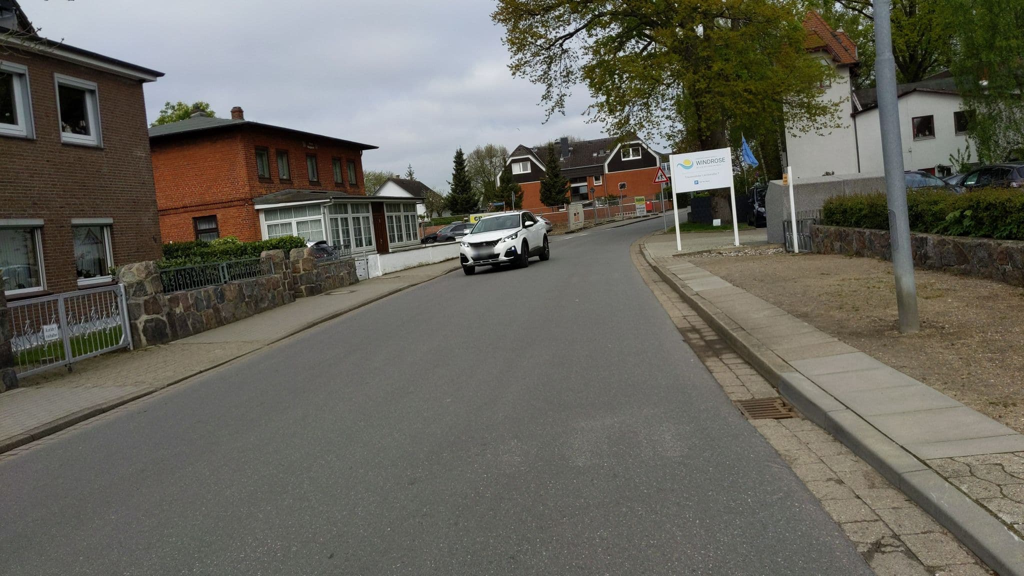 Street view near Windrose Residenz, Travemünde — © rasmustravemnde (CC BY-SA · Mapillary)