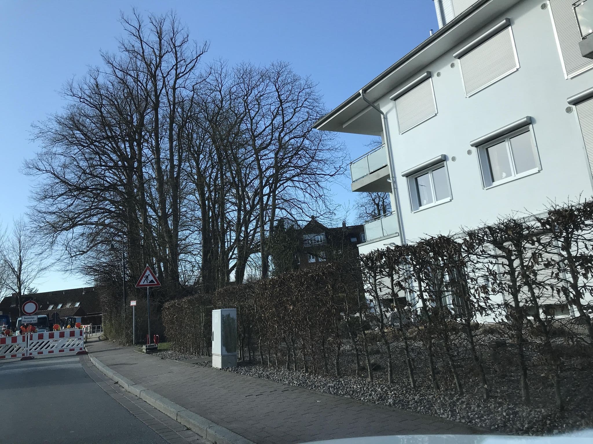 Street view near Hotel Augustusbad, Scharbeutz — © juliansaa_ (CC BY-SA · Mapillary)