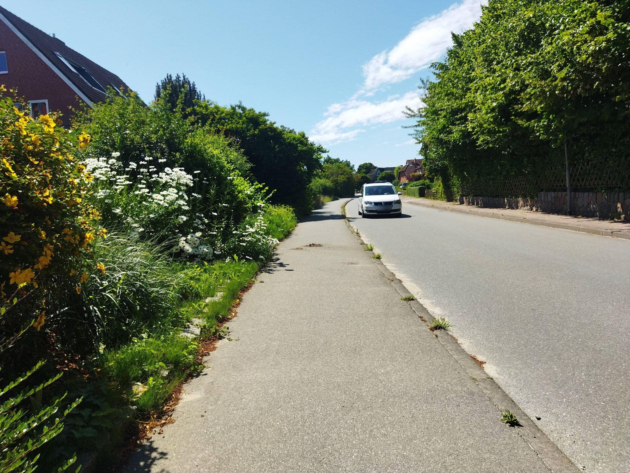 Street view near Hotel Bellevue Garni, Blekendorf — © changchun1 (CC BY-SA · Mapillary)