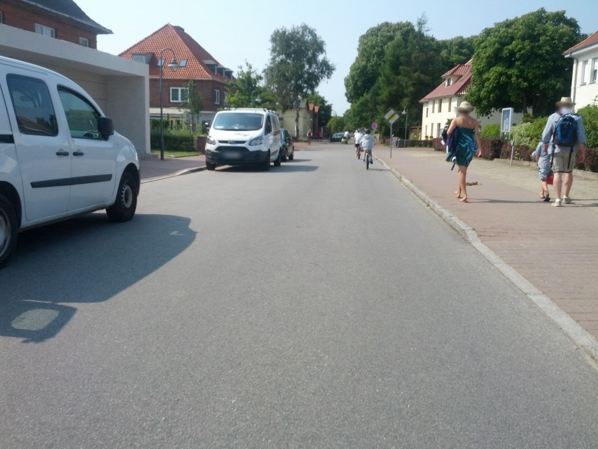 Street view near Zimmervermittlung MEER mit BAER, Bastorf — © zoegglmeyr (CC BY-SA · Mapillary)