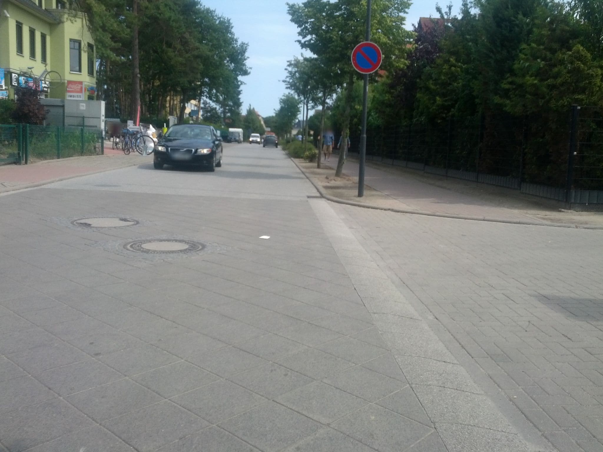 Street view near Pension und Gaststätte Villa Seerose Inh. O. und G. Wünsch, Ostseebad Kühlungsborn — © zoegglmeyr (CC BY-SA · Mapillary)