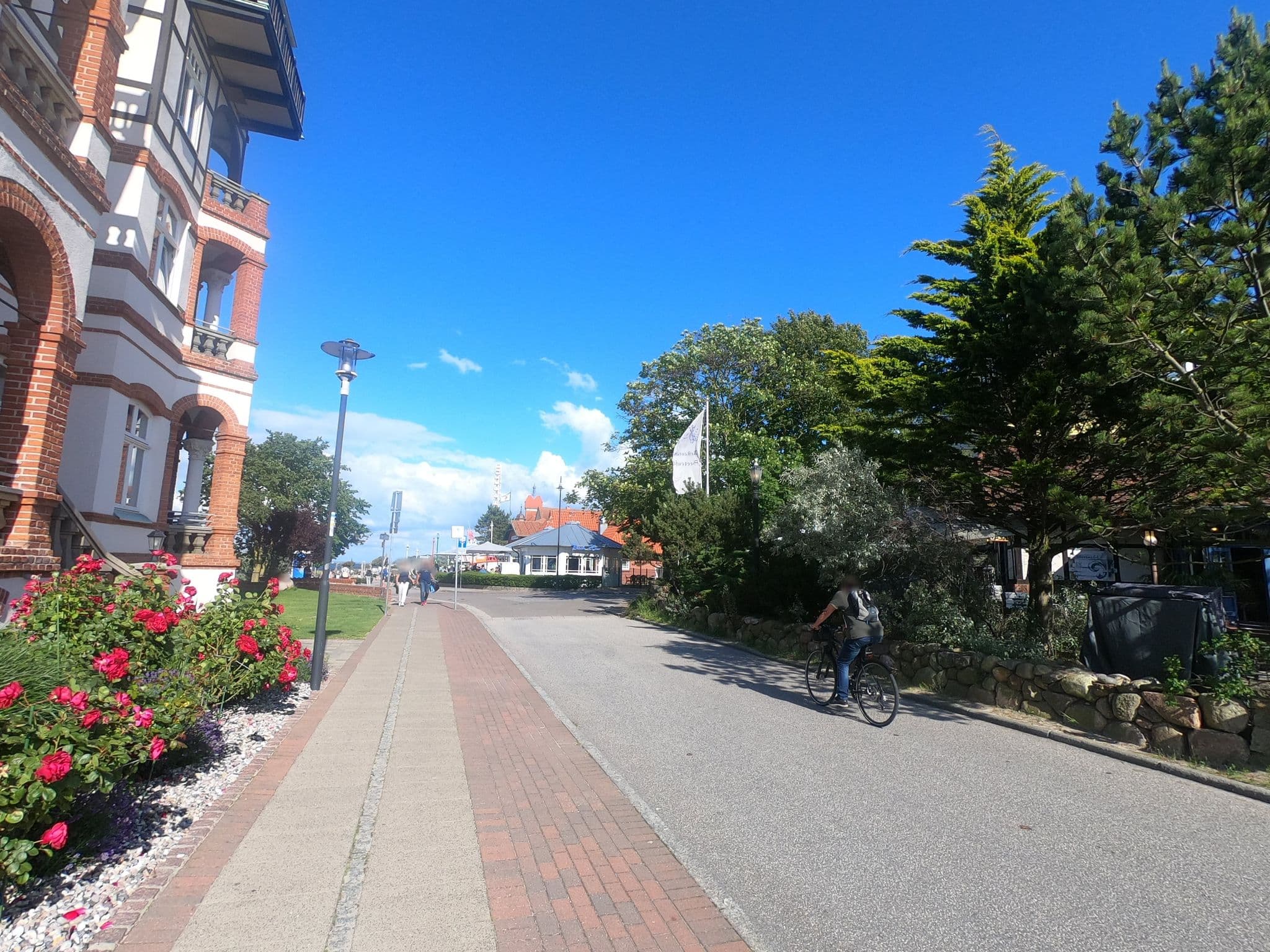 Street view near Upstalsboom Ferienwohnungen in der Villa Rheingold, Ostseebad Kühlungsborn — © carlheinz (CC BY-SA · Mapillary)