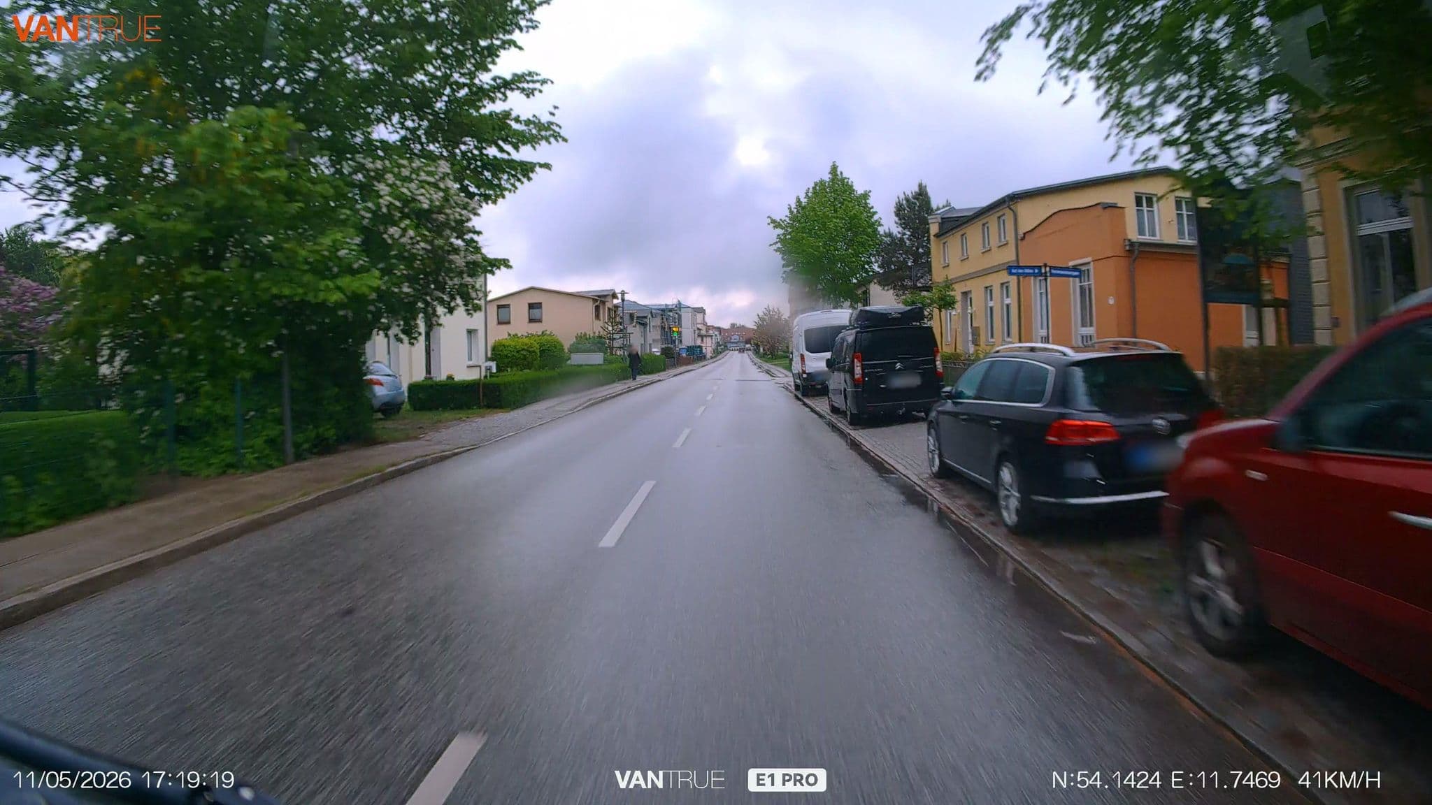 Street view near Ferienwohnungen Auf den Höfen, Ostseebad Kühlungsborn — © LordOslo (CC BY-SA · Mapillary)