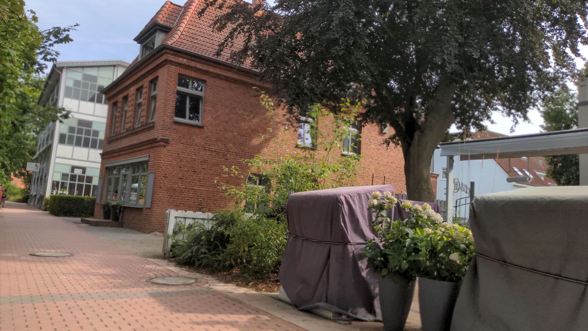 Street view near Pension Alte Häuslerei, Ostseebad Boltenhagen — © rasmustravemnd (CC BY-SA · Mapillary)