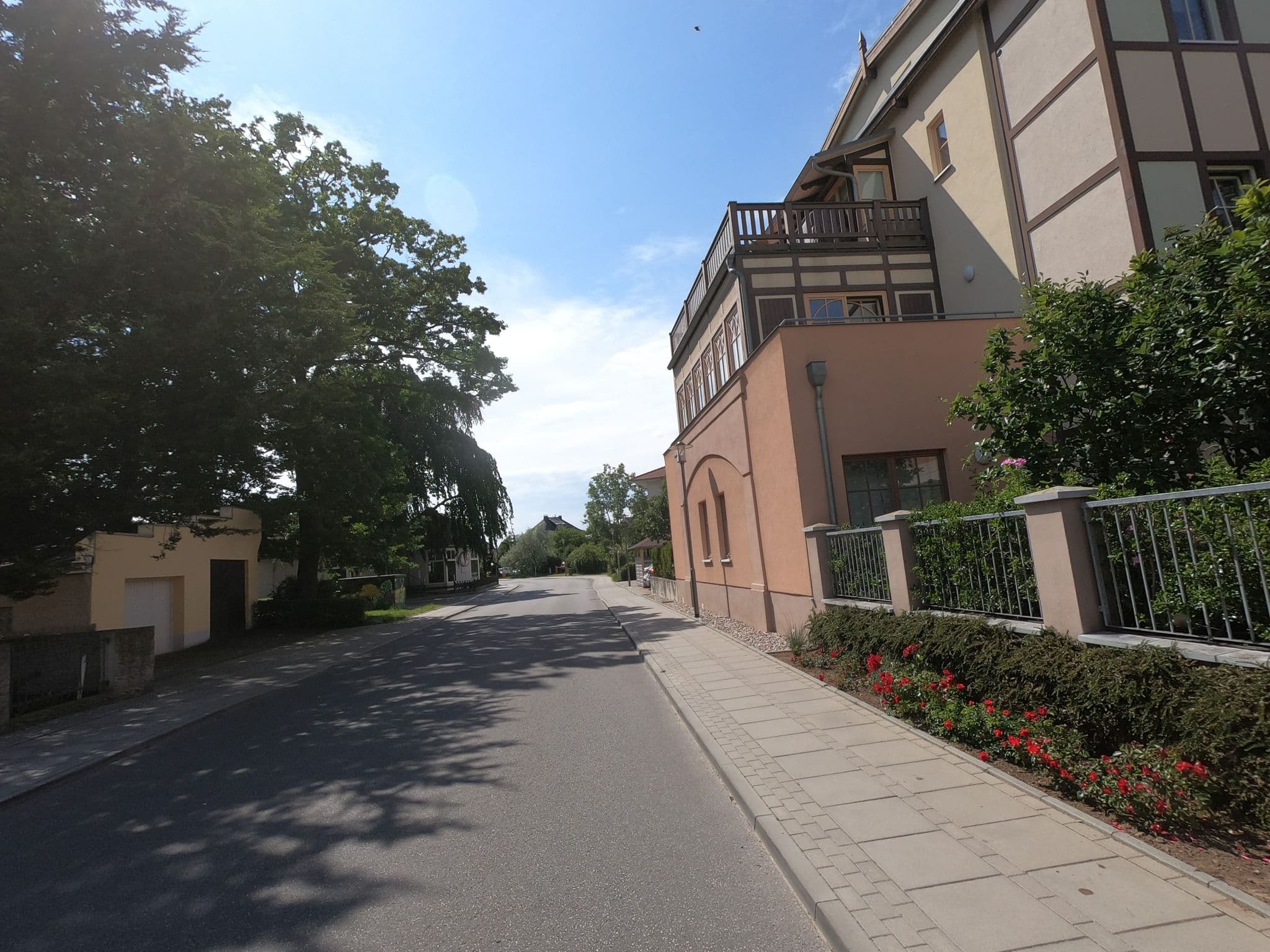 Street view near 3-Zi-Penthouse-Ferienwohnung Seestern-Residenz, Kühlungsborn, Ostseebad Kühlungsborn — © carlheinz (CC BY-SA · Mapillary)