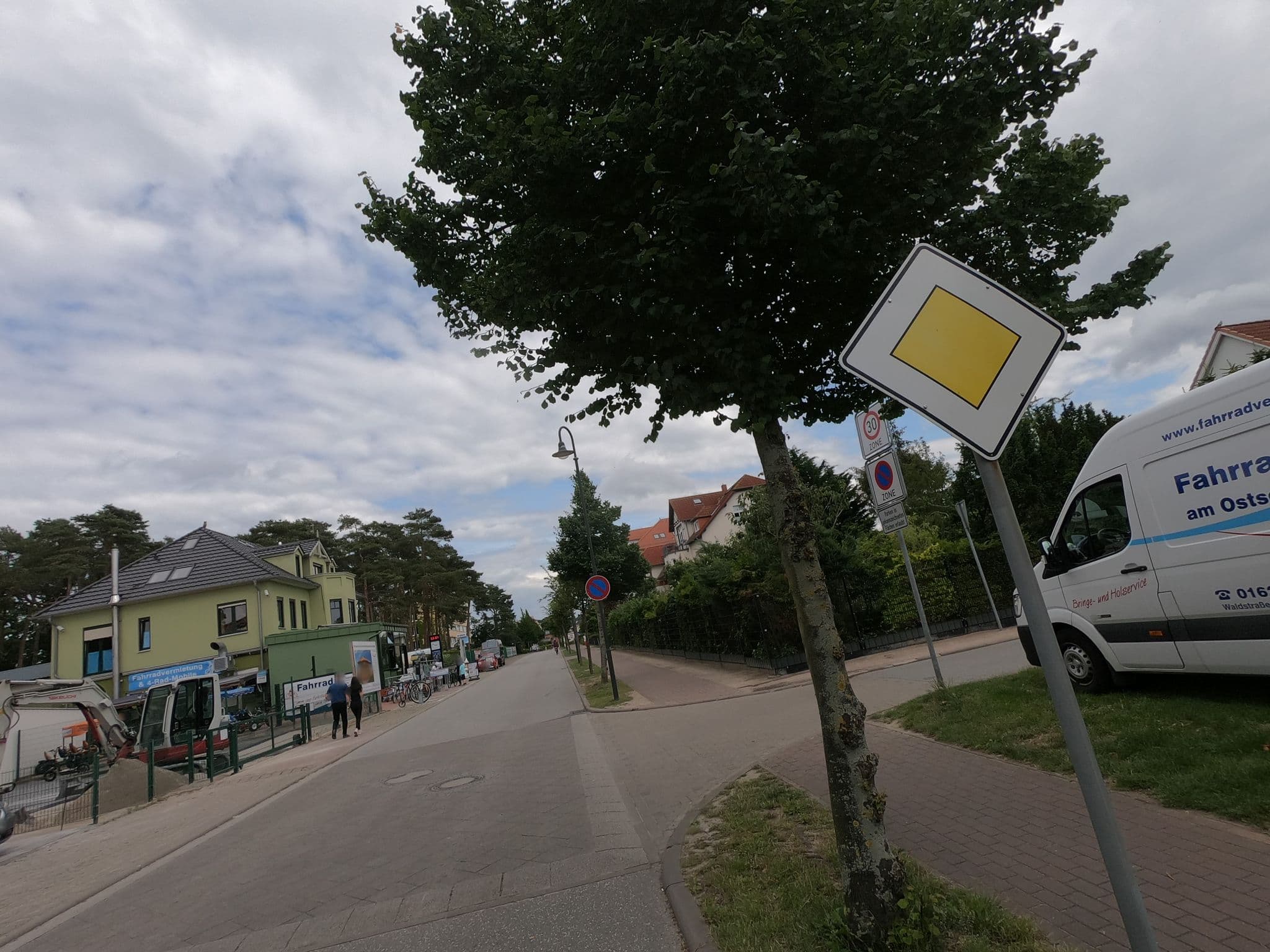 Street view near Lodge Boutique Hotel Kühlungsborn, Ostseebad Kühlungsborn — © carlheinz (CC BY-SA · Mapillary)