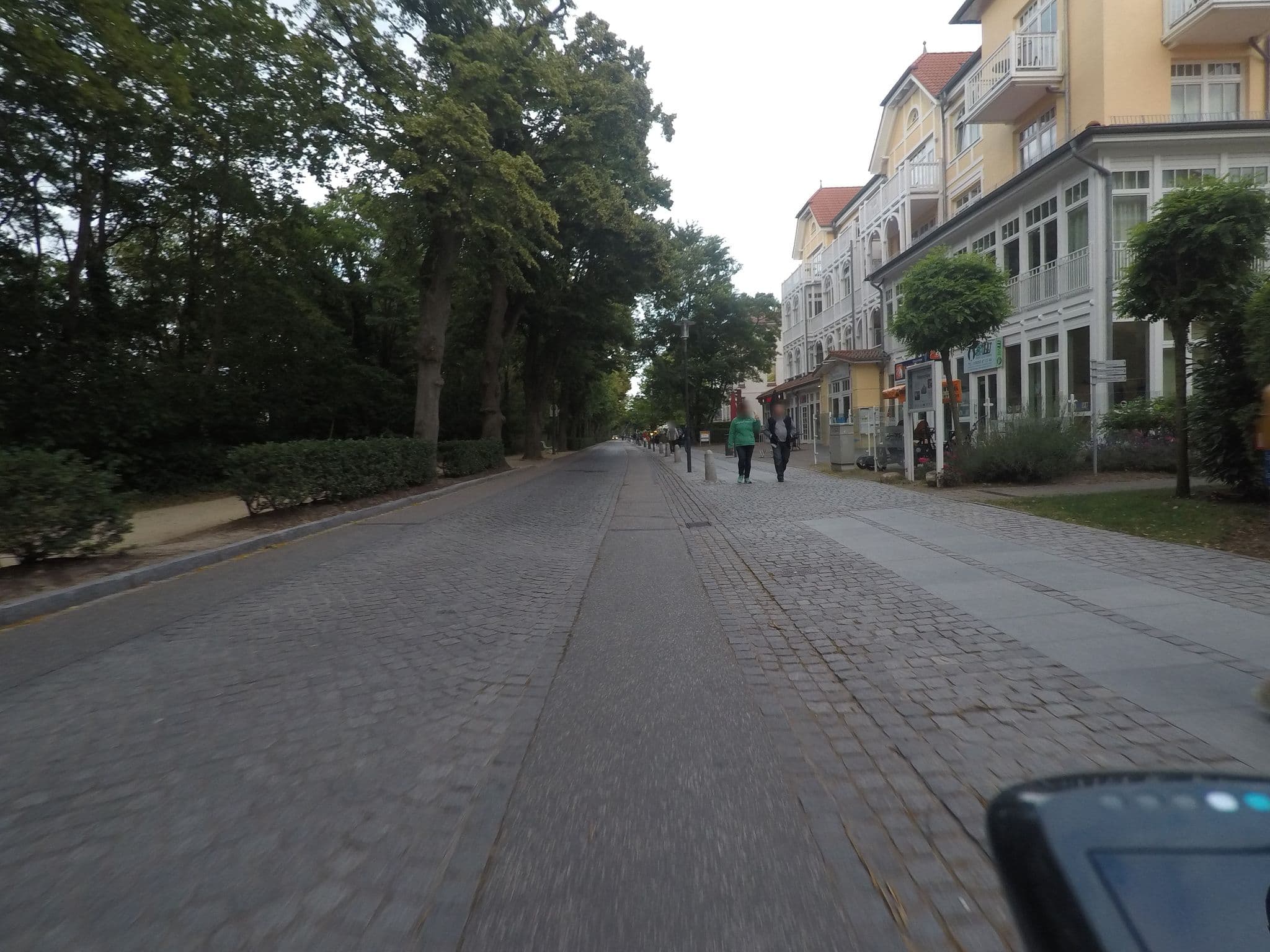 Street view near Dünenschloss 26 Kühlungsborn, Ostseebad Kühlungsborn — © mjay (CC BY-SA · Mapillary)