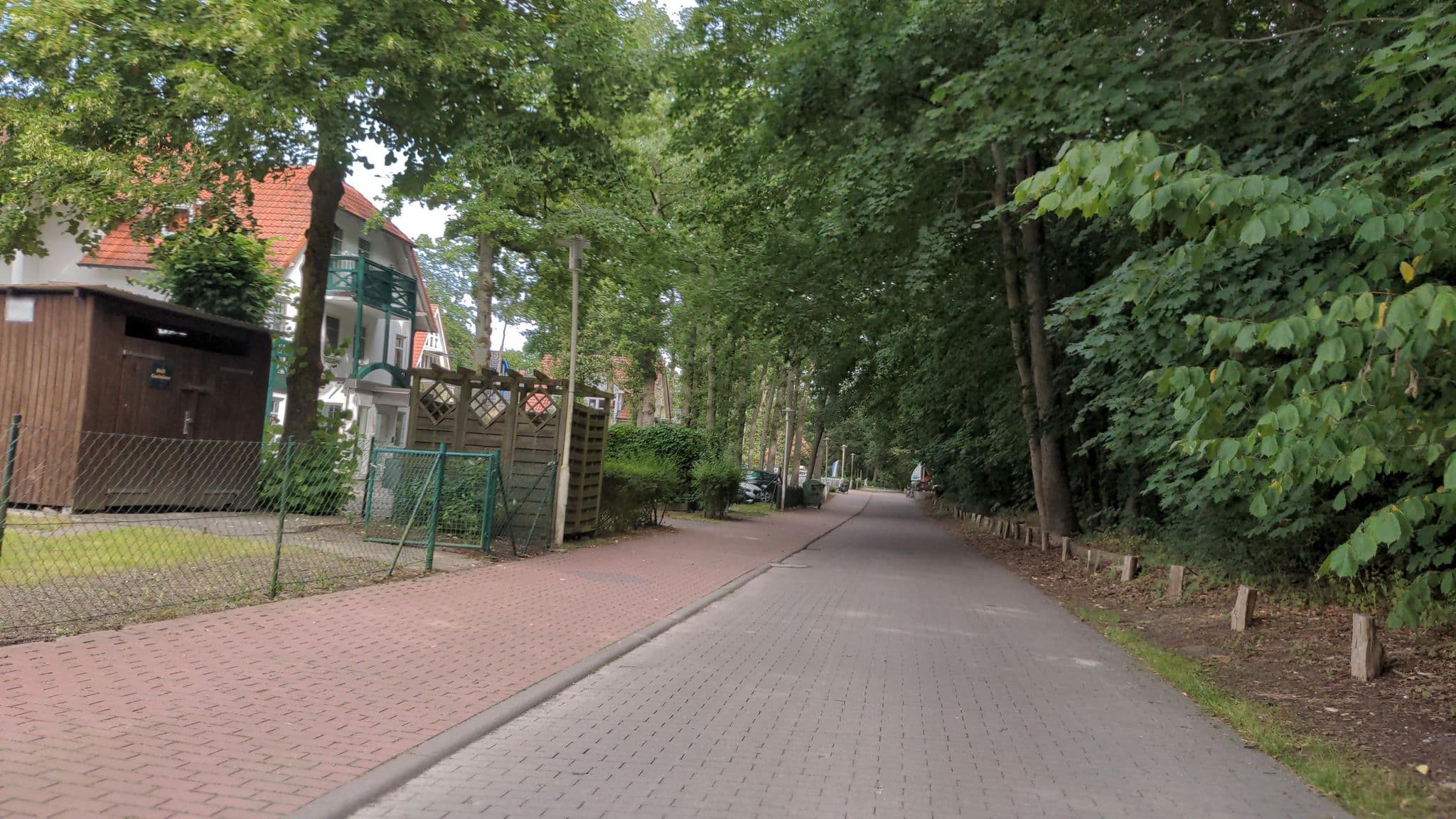 Street view near Strandvilla Krabbe, Ostseebad Boltenhagen — © rasmustravemnd (CC BY-SA · Mapillary)