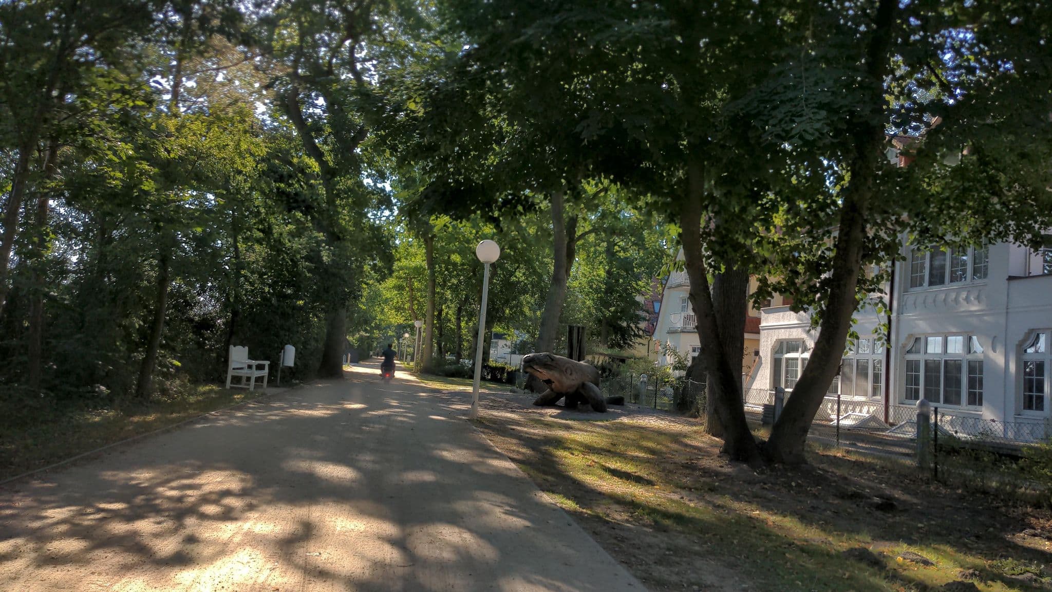Street view near DREI-MÄDERL-HAUS Inh. Dr. Kolb, Dieter und Pia, Ostseebad Boltenhagen — © rasmustravemnd (CC BY-SA · Mapillary)