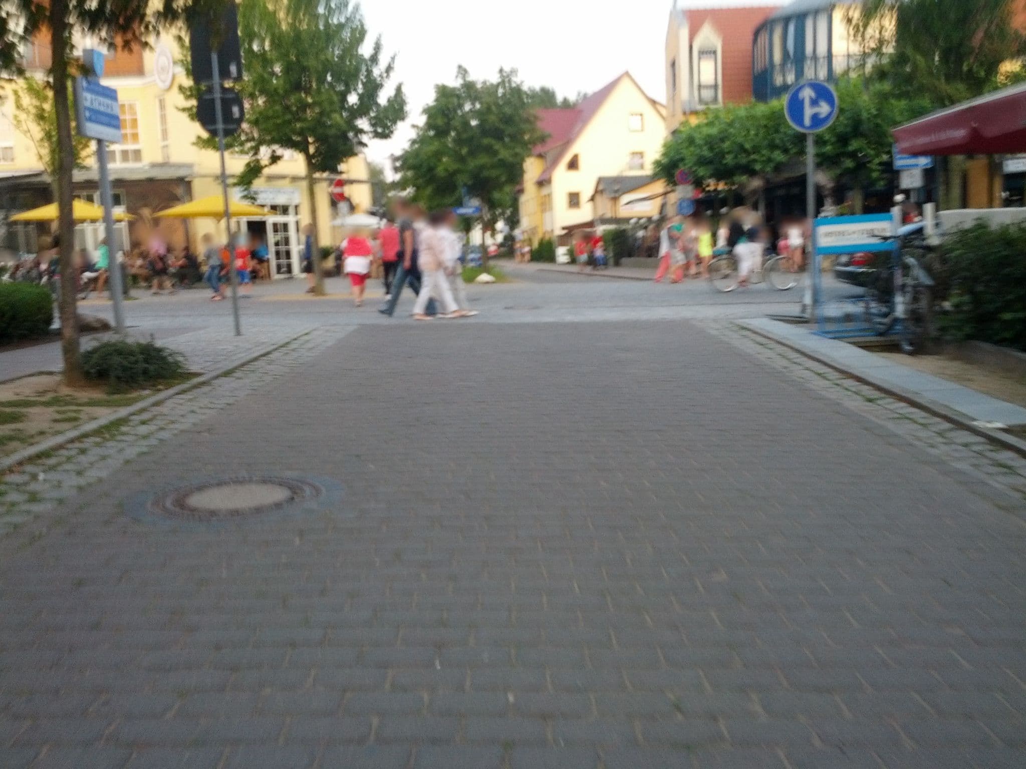 Street view near Sodan – Ostsee Ferienwohnungen & Immobilien, Ostseebad Kühlungsborn — © zoegglmeyr (CC BY-SA · Mapillary)