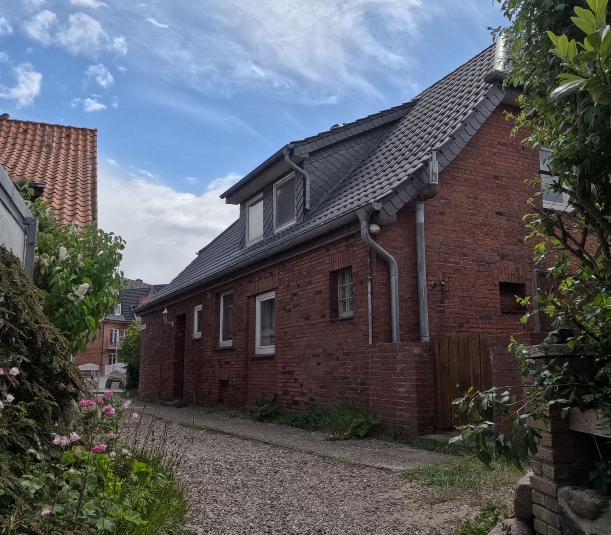 Street view near Meerblick Apartments Cafe & Eis, Fehmarn — © chuck (CC BY-SA · Mapillary)