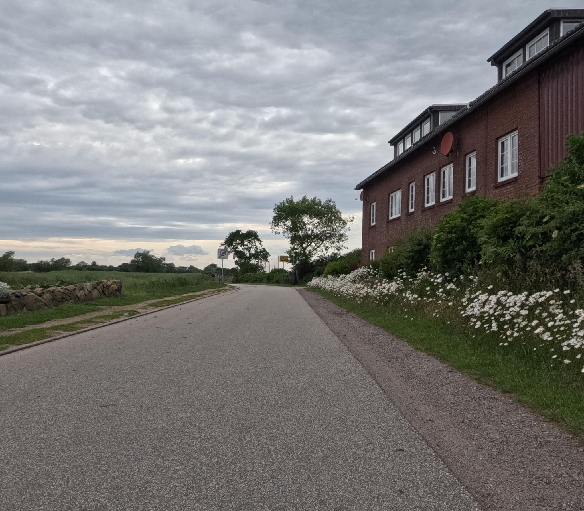 Street view near Lafrenz Ludwig und Jeanne Knusthof Fehmarn, Grossenbrode — © chuck (CC BY-SA · Mapillary)