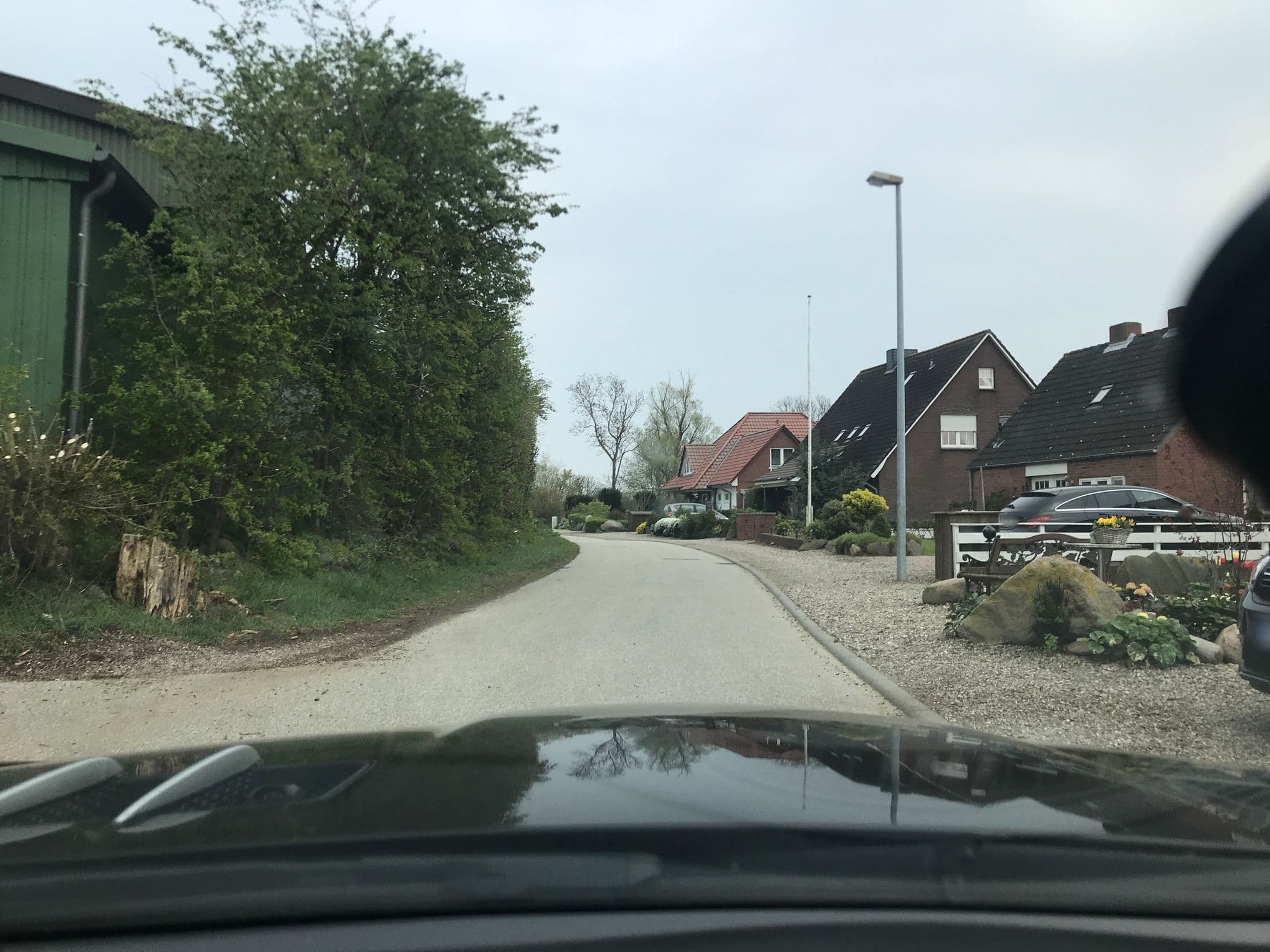Street view near Haus Kormoran, Fehmarn — © saschahaberkorn (CC BY-SA · Mapillary)