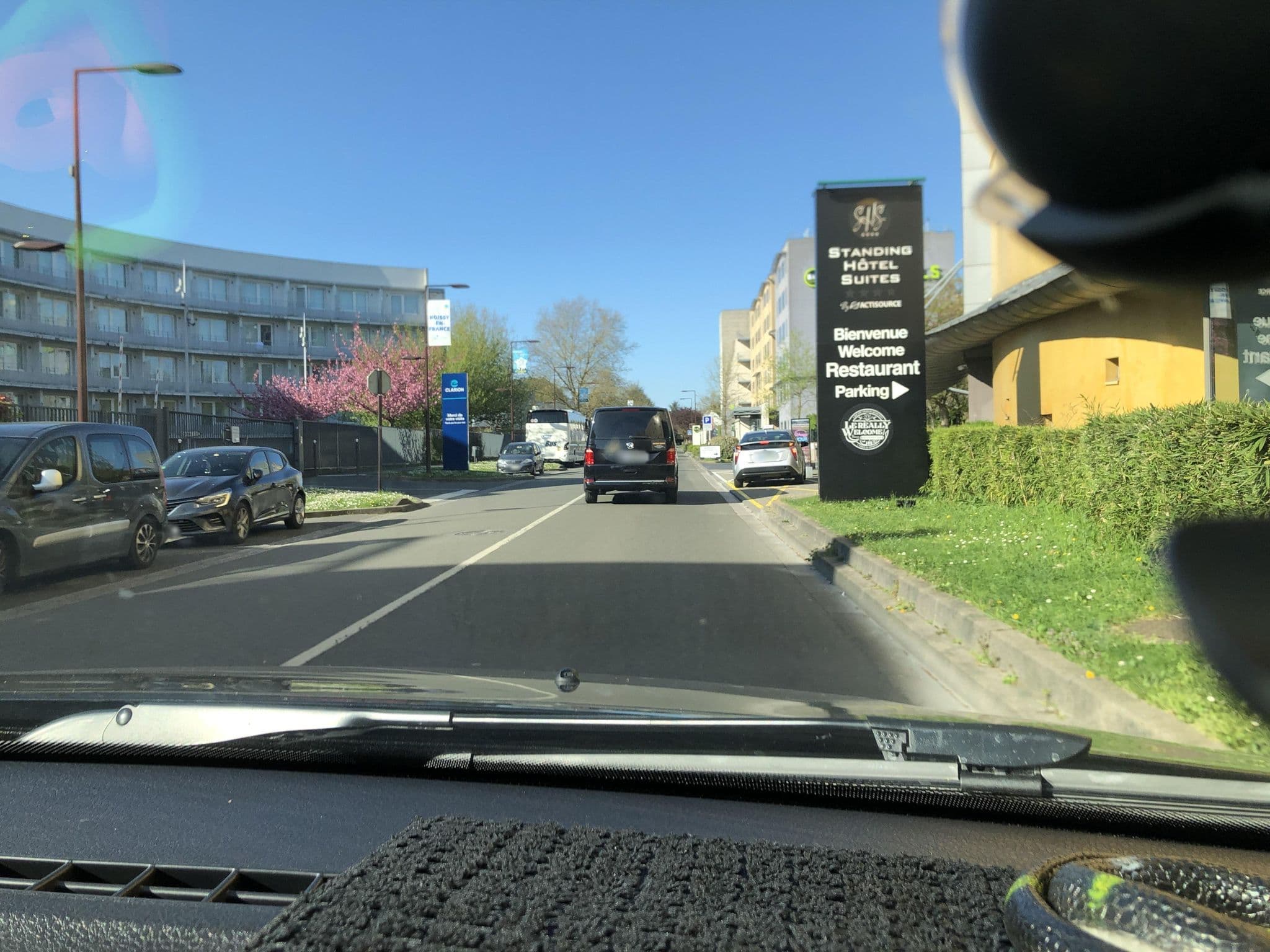 Street view near Standing Hotel Suites by Actisource., Roissy-en-France — © didoudidi77 (CC BY-SA · Mapillary)