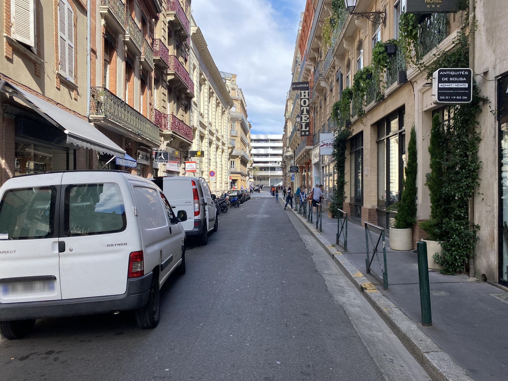 Street view near Hôtel Albert 1er, Toulouse — © CGCooke (CC BY-SA · Mapillary)