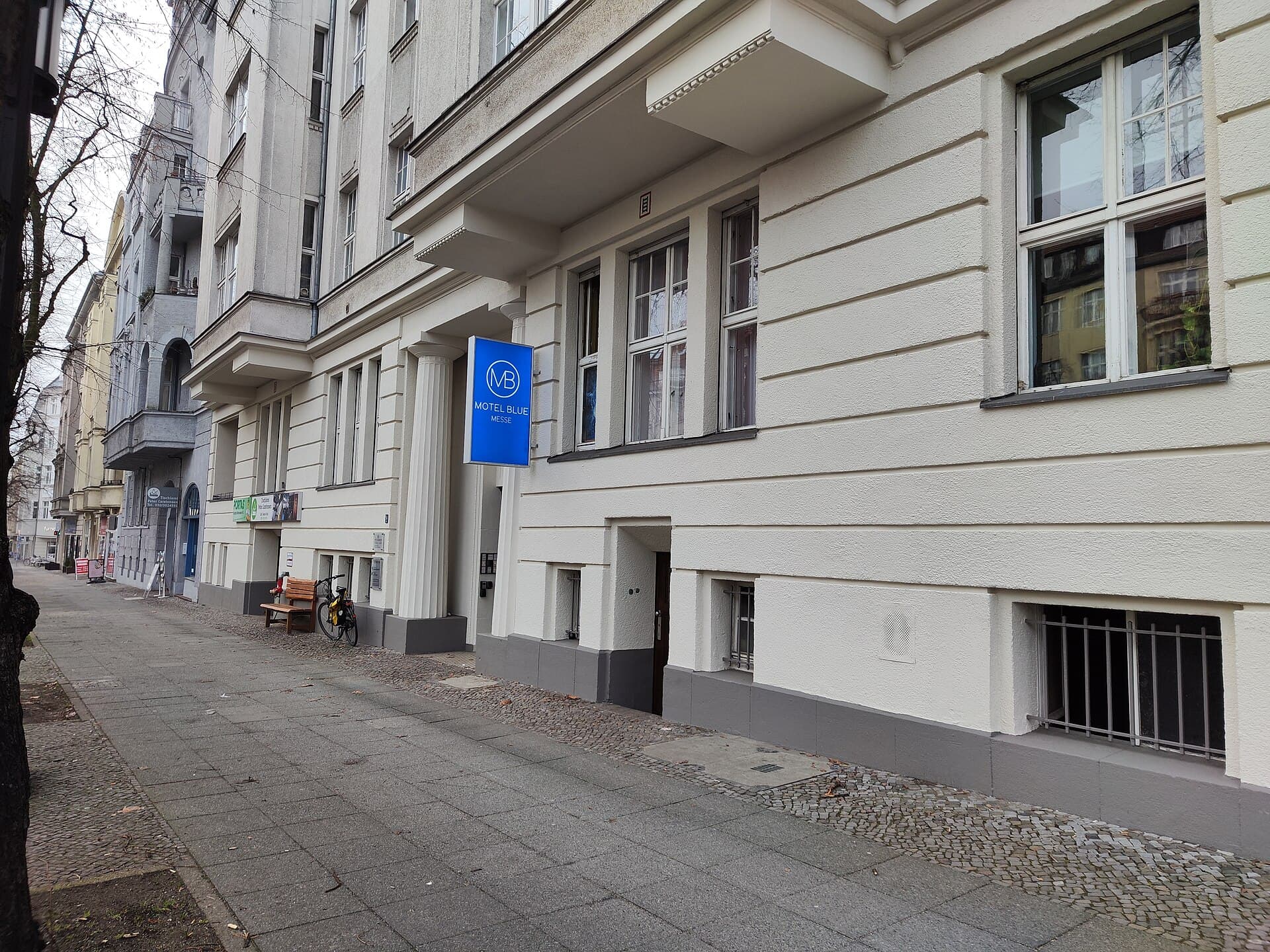 Berlin-Cityroom (via Wikimedia Commons, CC BY-SA 3.0)