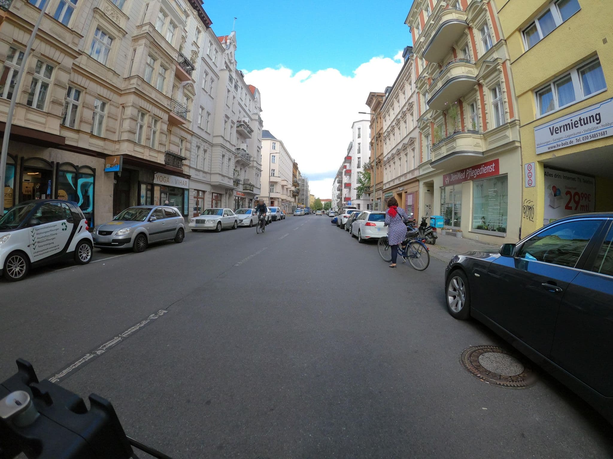 Street view near Ferien-Zimmer-Berlin, Charlottenburg — © macsico (CC BY-SA · Mapillary)