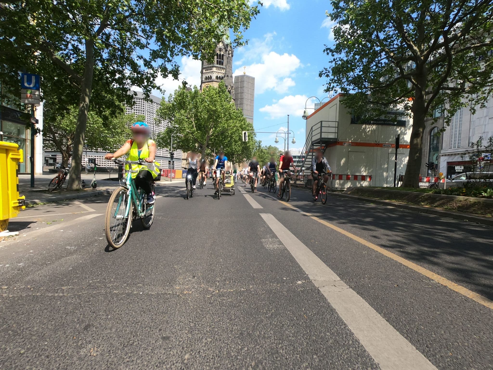 Street view near Hotel Boulevard Berlin, Schöneberg — © carlheinz (CC BY-SA · Mapillary)