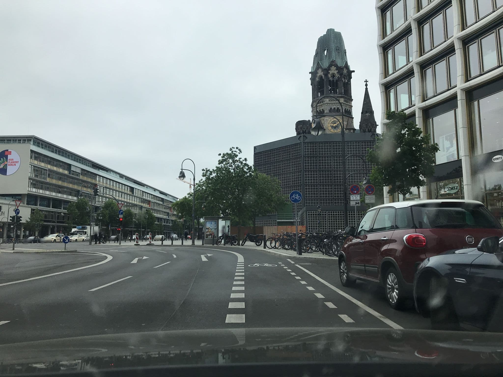 Street view near Motel One Upper West, Schöneberg — © saschahaberkorn (CC BY-SA · Mapillary)