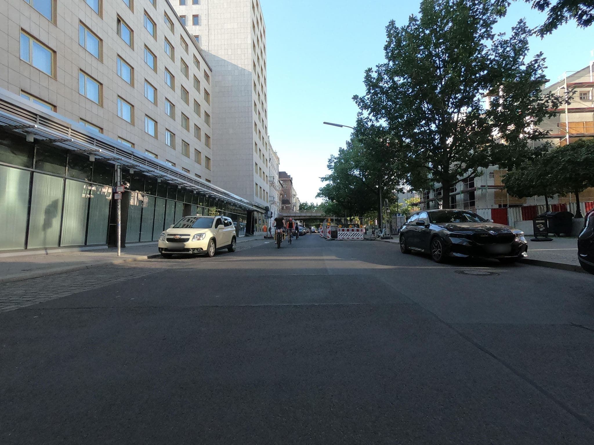 Street view near Kempinski Hotel Bristol, Schöneberg — © carlheinz (CC BY-SA · Mapillary)