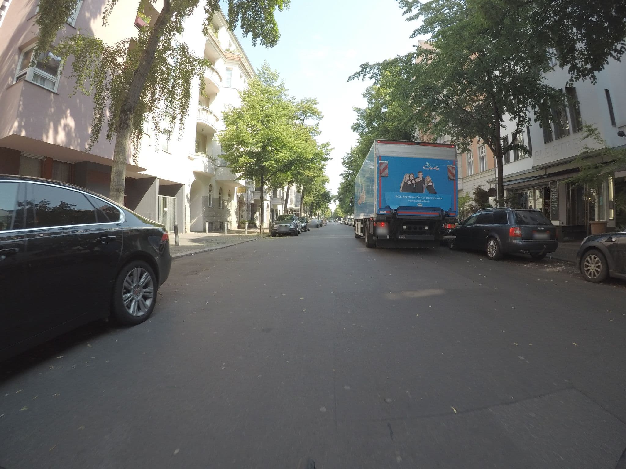 Street view near H & H Hotel - Pension Betriebs-GmbH, Schöneberg — © kartonage (CC BY-SA · Mapillary)