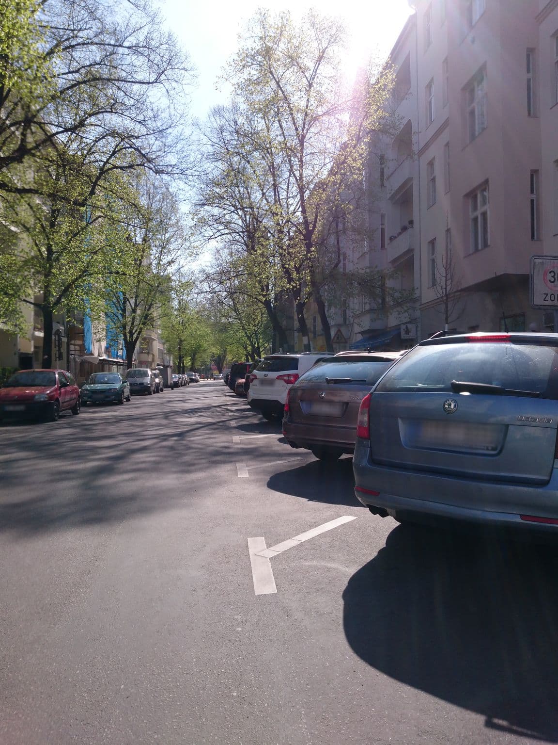 Street view near Hotel Pension Uhland, Schöneberg — © jacobbraeutigam (CC BY-SA · Mapillary)