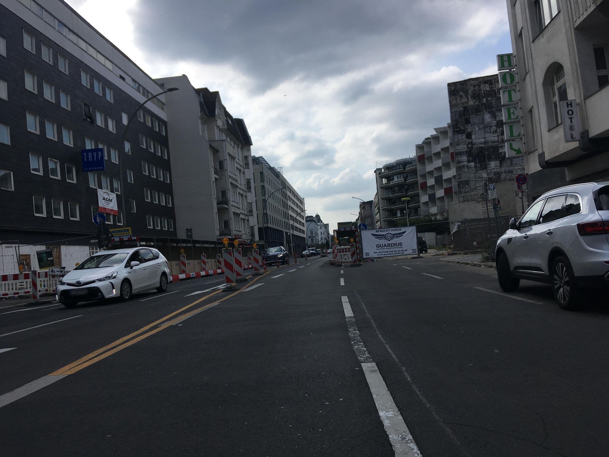 Street view near TRYP by Wyndham Berlin am Ku'Damm, Schöneberg — © eserte (CC BY-SA · Mapillary)
