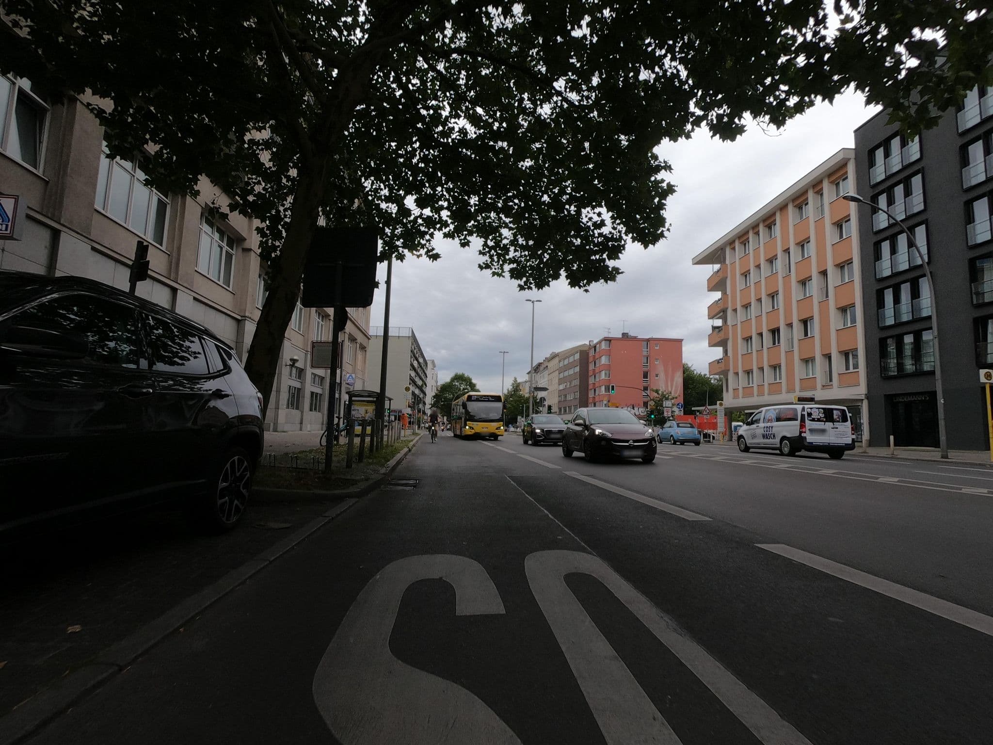 Street view near 404 - Teheran, Schöneberg — © carlheinz (CC BY-SA · Mapillary)