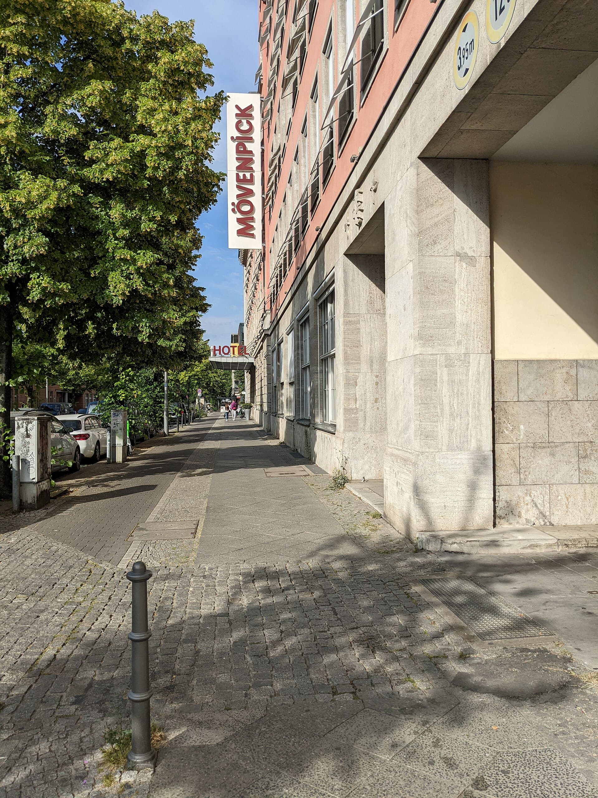 Mövenpick Hotel Berlin (via Wikimedia Commons, CC BY-SA 4.0)